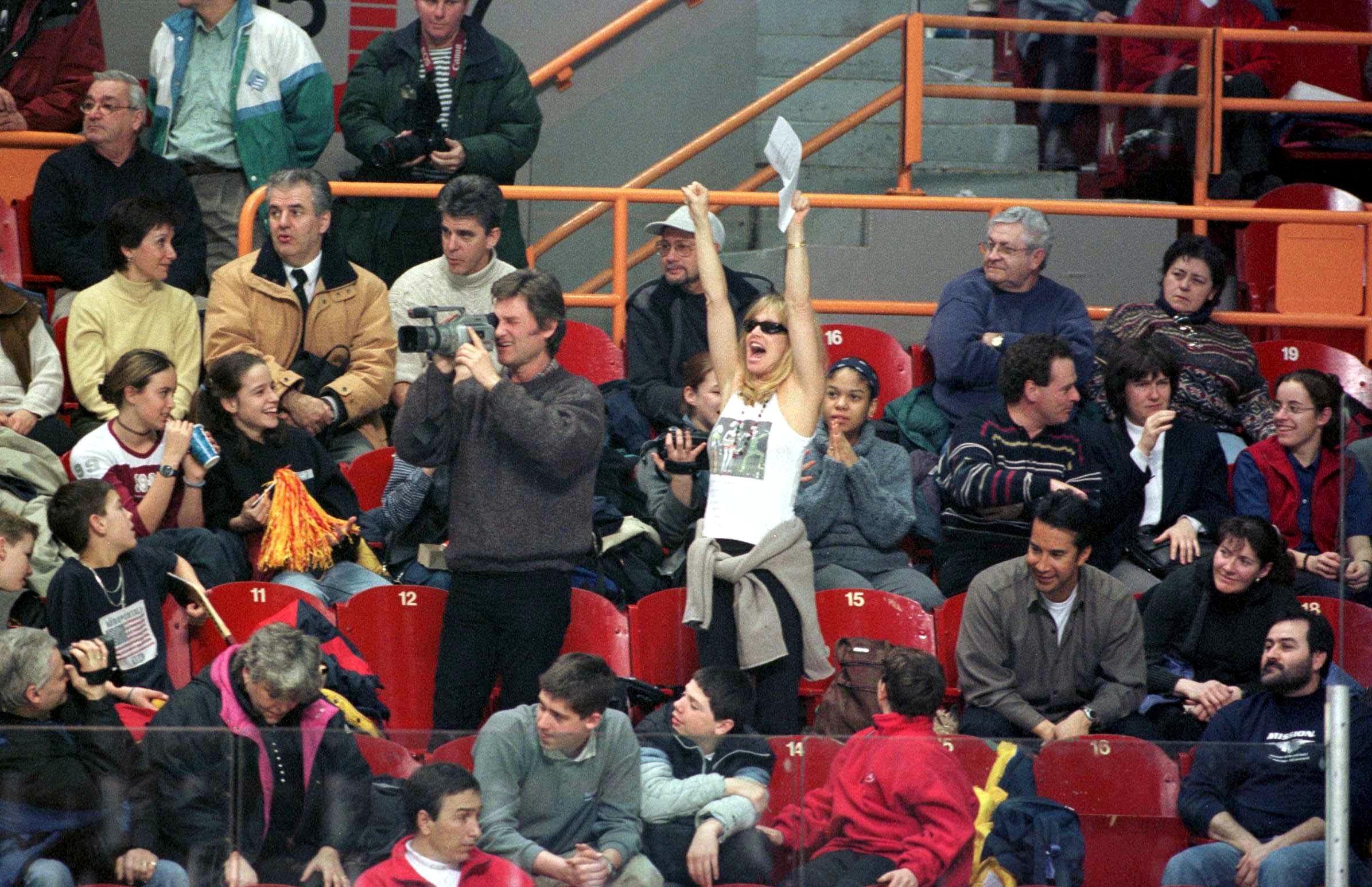 Kurt Russell and Goldie Hawn attending one of Wyatt's hockey games in Quebec, 2000 | Source: Getty Images