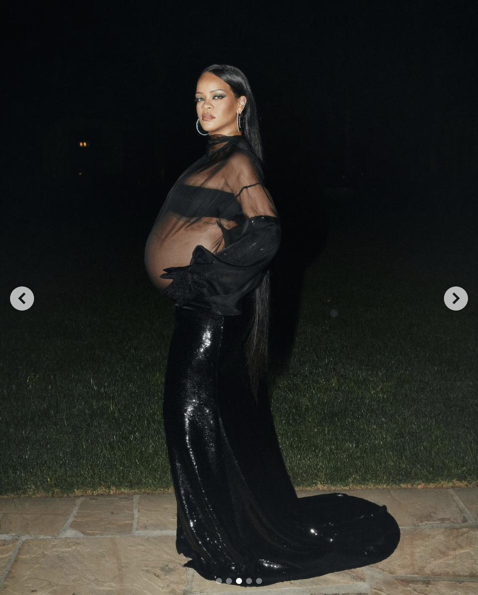 Rihanna when she was pregnant with her second child, published in March 2022 | Source: instagram/badgalriri