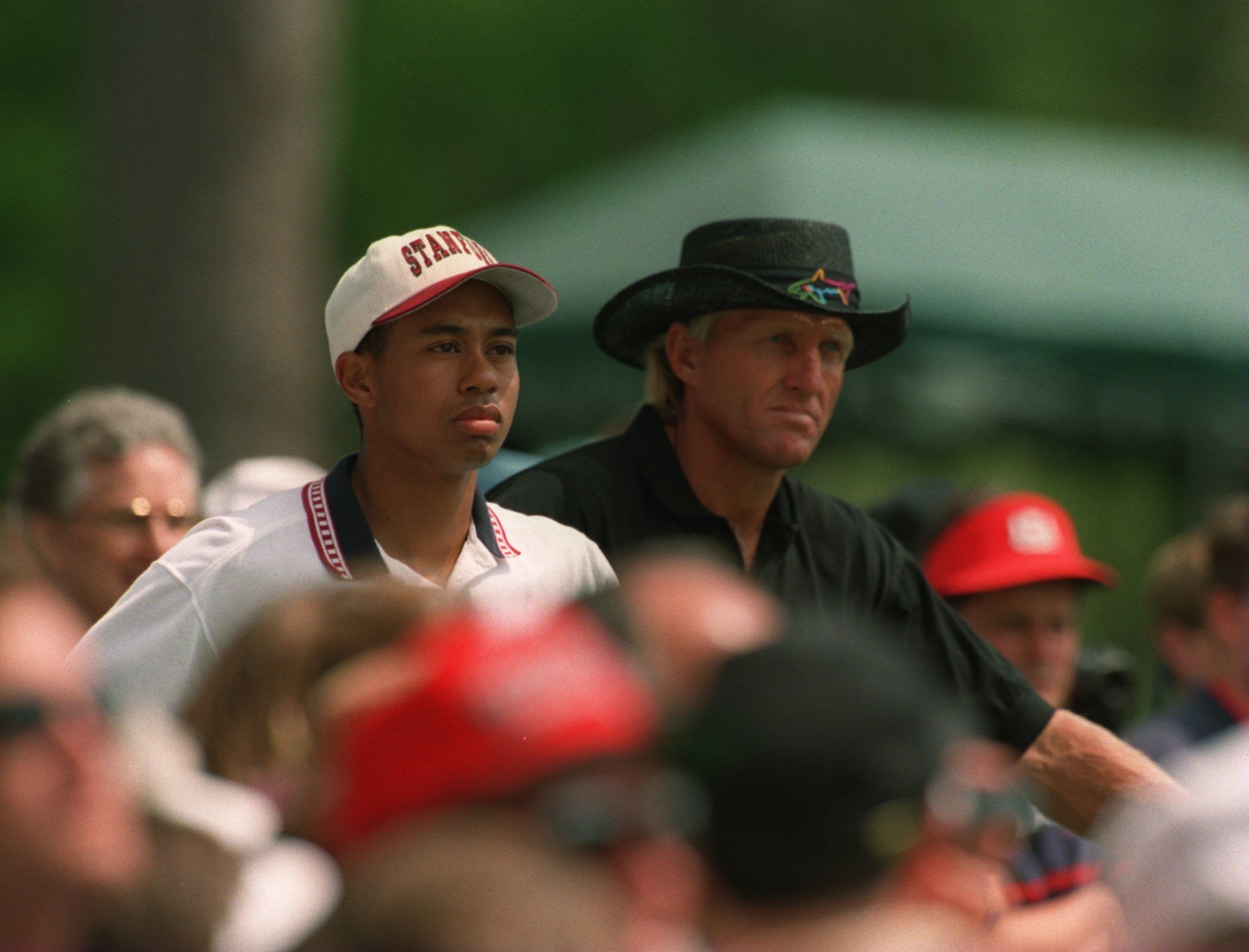Tiger Woods and Greg Norman back when he was still an amateur player, at the 1995 U.S. Masters Golf Championship. | Source: Getty Images