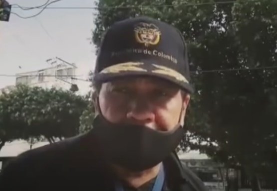 El periodista Carlos Méndez da declaraciones a los medios. | Foto: Captura de YouTube/Noticias Caracol