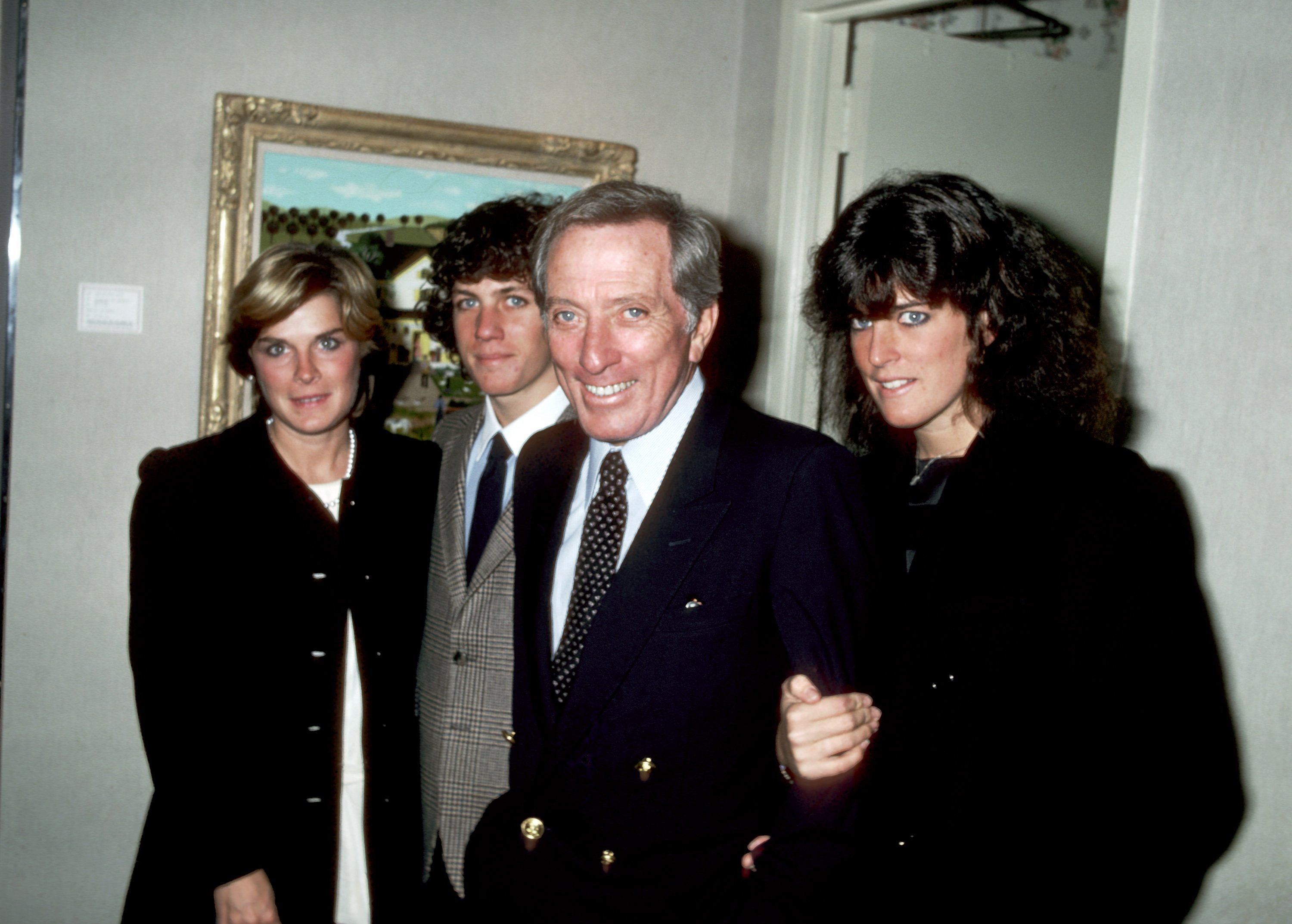 Lori Wright, Andy Williams, son Christian and daughter Noelle on December 7, 1982 | Source: Getty Images 