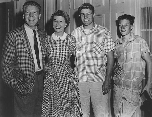 Ozzie Nelson, Harriet Nelson, David Nelson and Ricky Nelson circa 1955. | Source: Wikimedia Commons