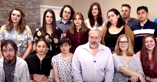 Peter Ellenstein pictured with his biological children. | Photo: youtube.com/Inside Edition