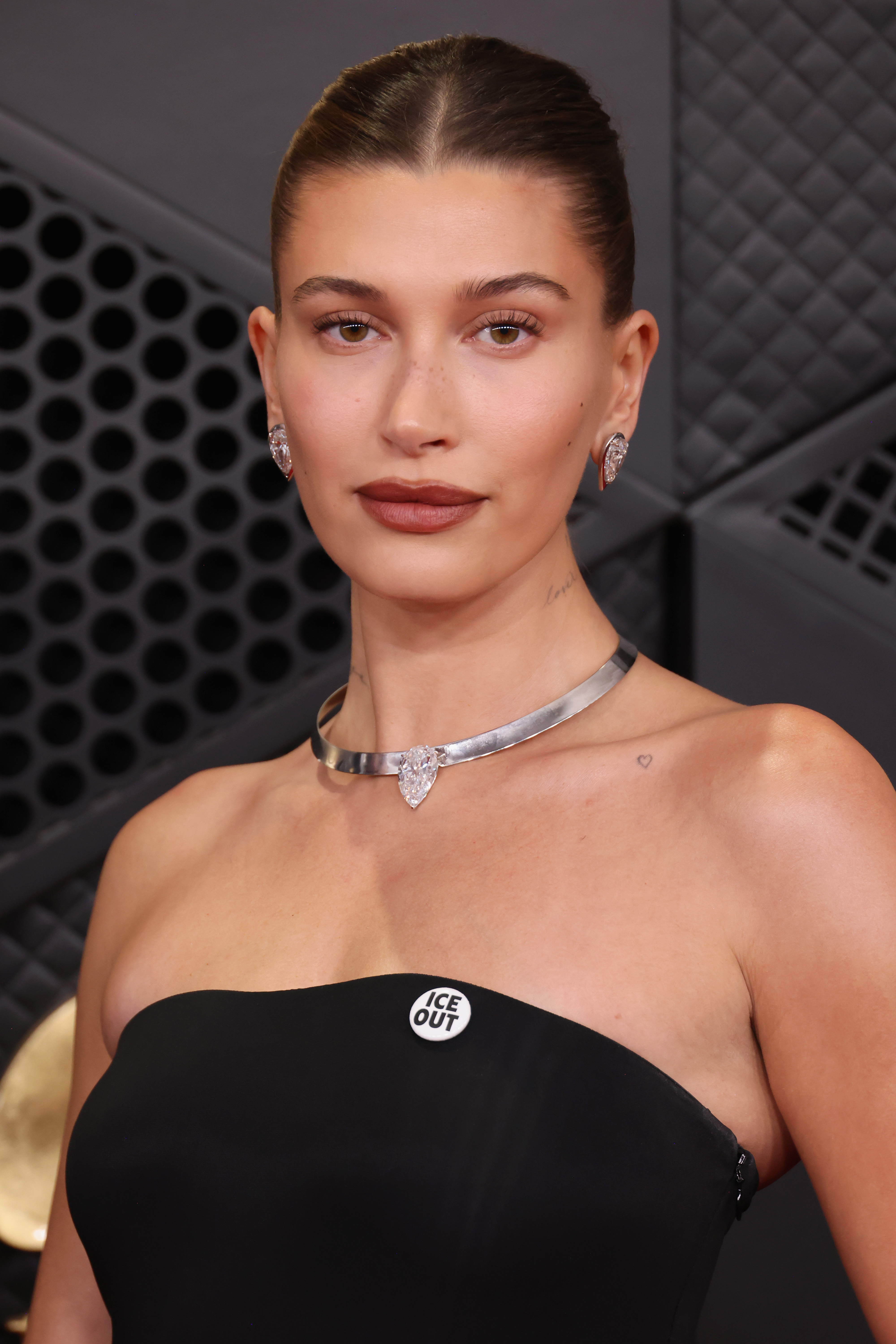 Hailey Bieber wearing a torque choker at the 68th Grammy Awards on February 1, 2026 | Source: Getty Images