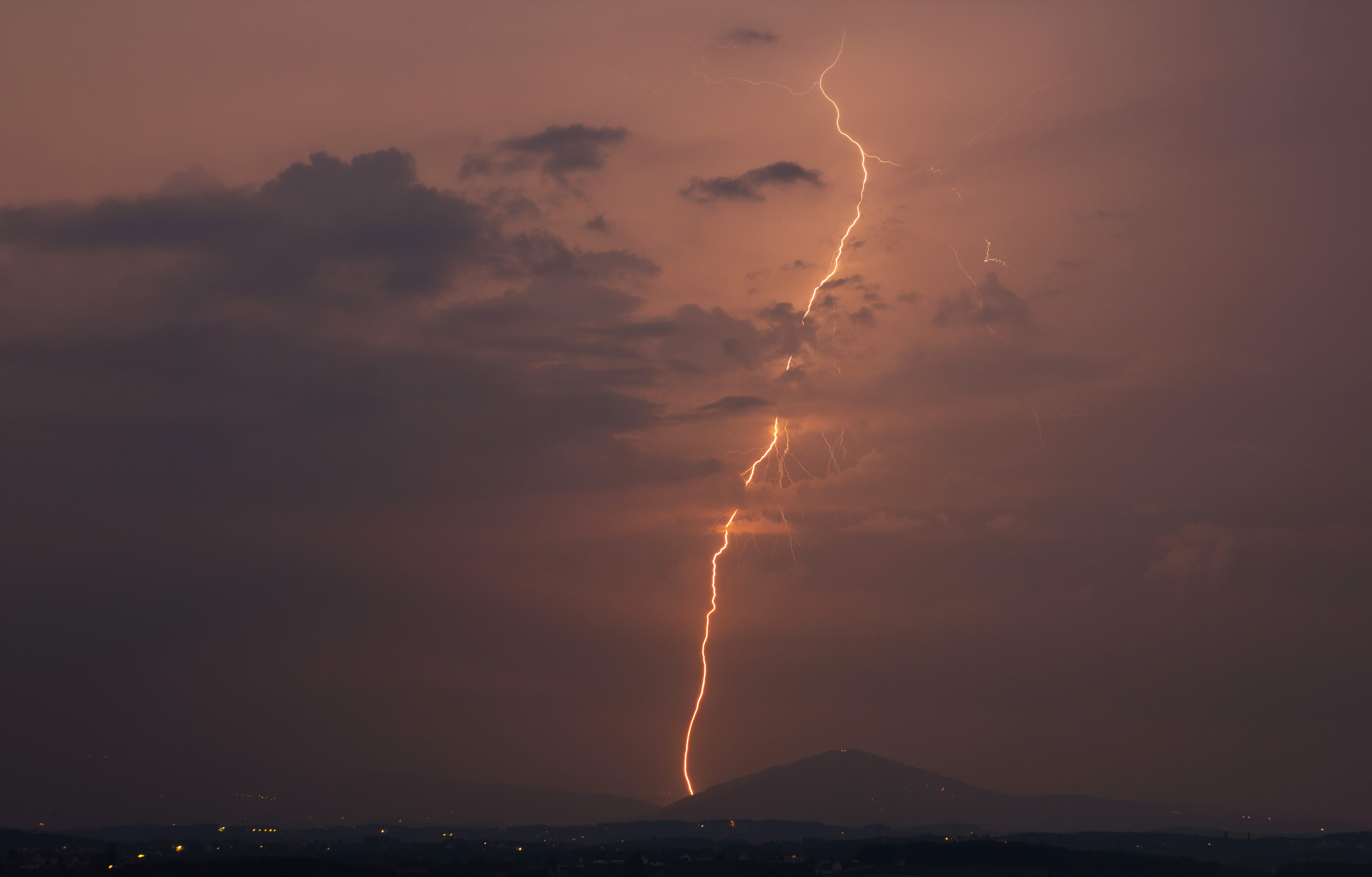 A lightning bolt | Source: Getty Images