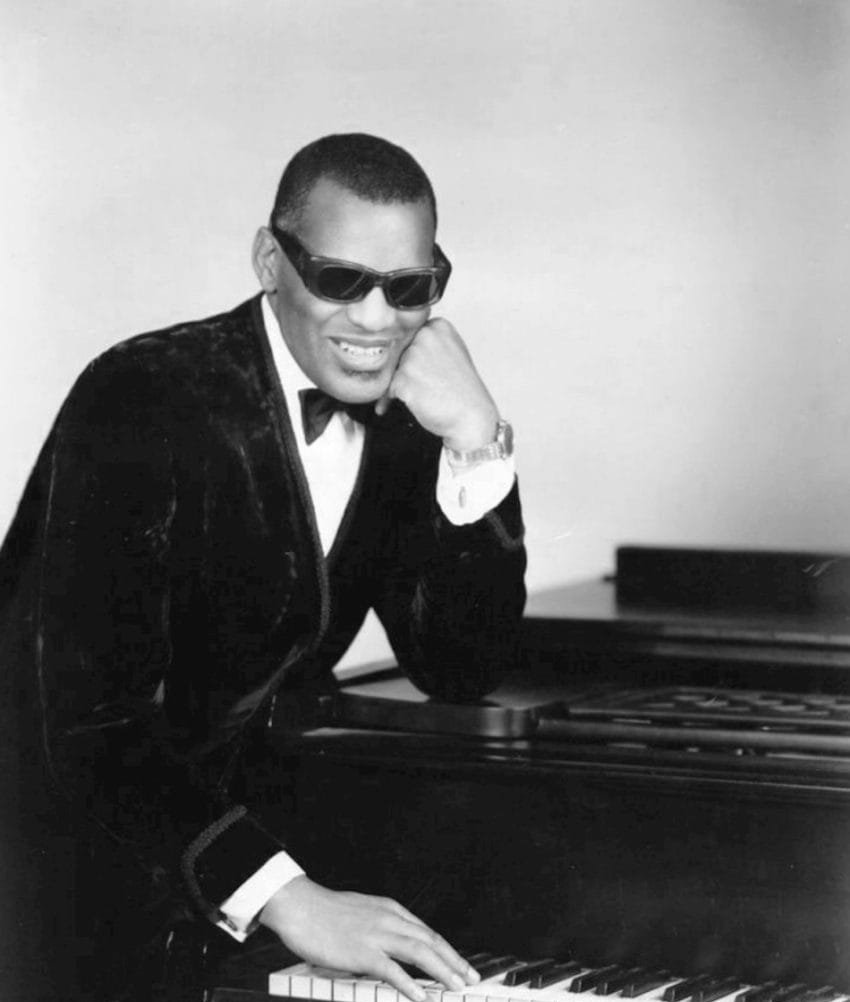 Ray Charles in one of his classic poses at the piano, 1969. | Photo: Wikimedia Commons Images