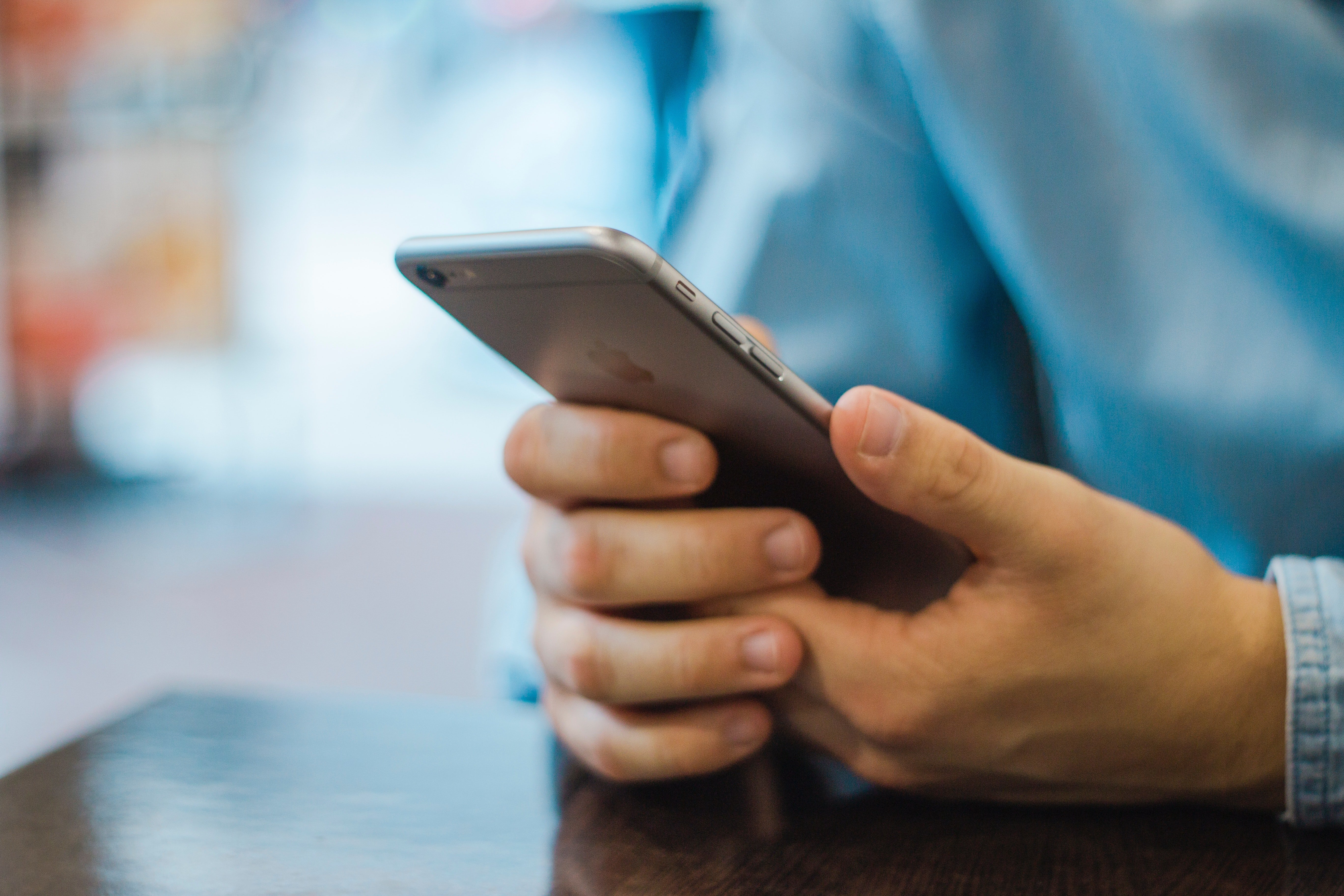 Our professor had a policy regarding cell phone usage in class. | Source: Pexels