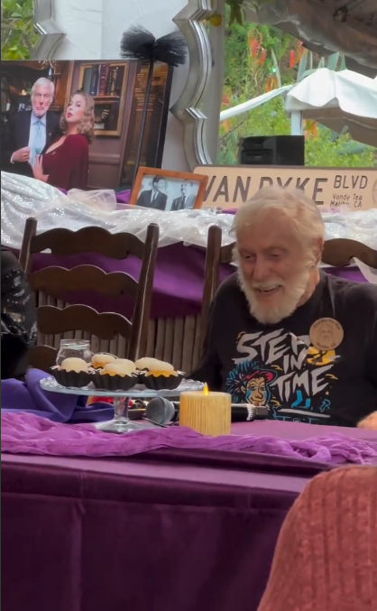 Dick Van Dyke seen in a clip posted on December 1, 2025 | Source: Instagram/alauravandyke