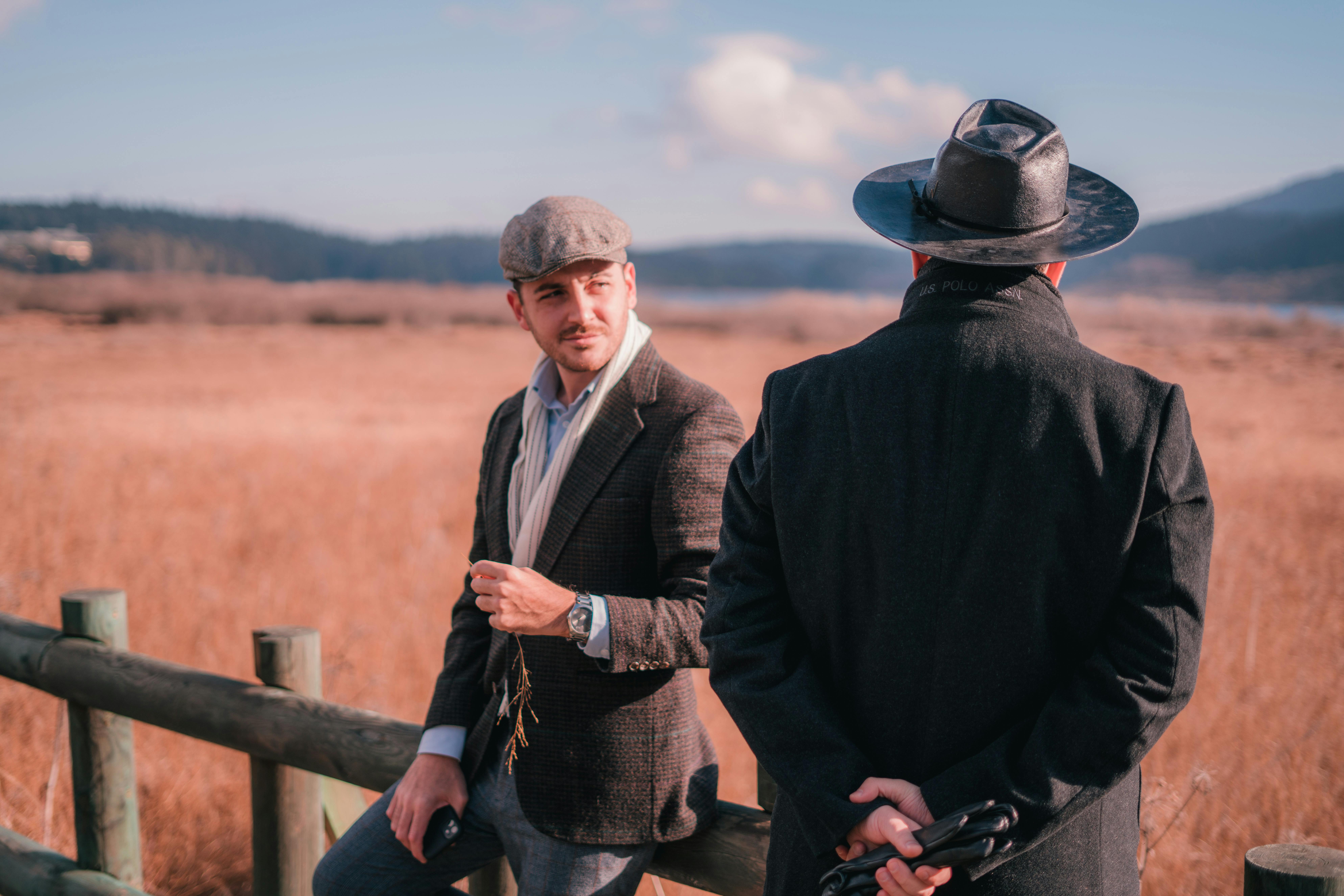 Men having a conversation | Source: Pexels