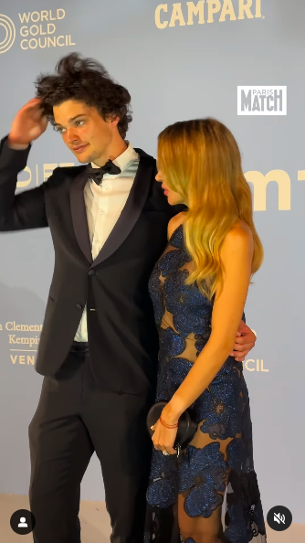 Homer Gere and Alejandra Silva posing for pictures at the amfAR Gala, posted on September 1, 2024 | Source: Instagram/parismatch