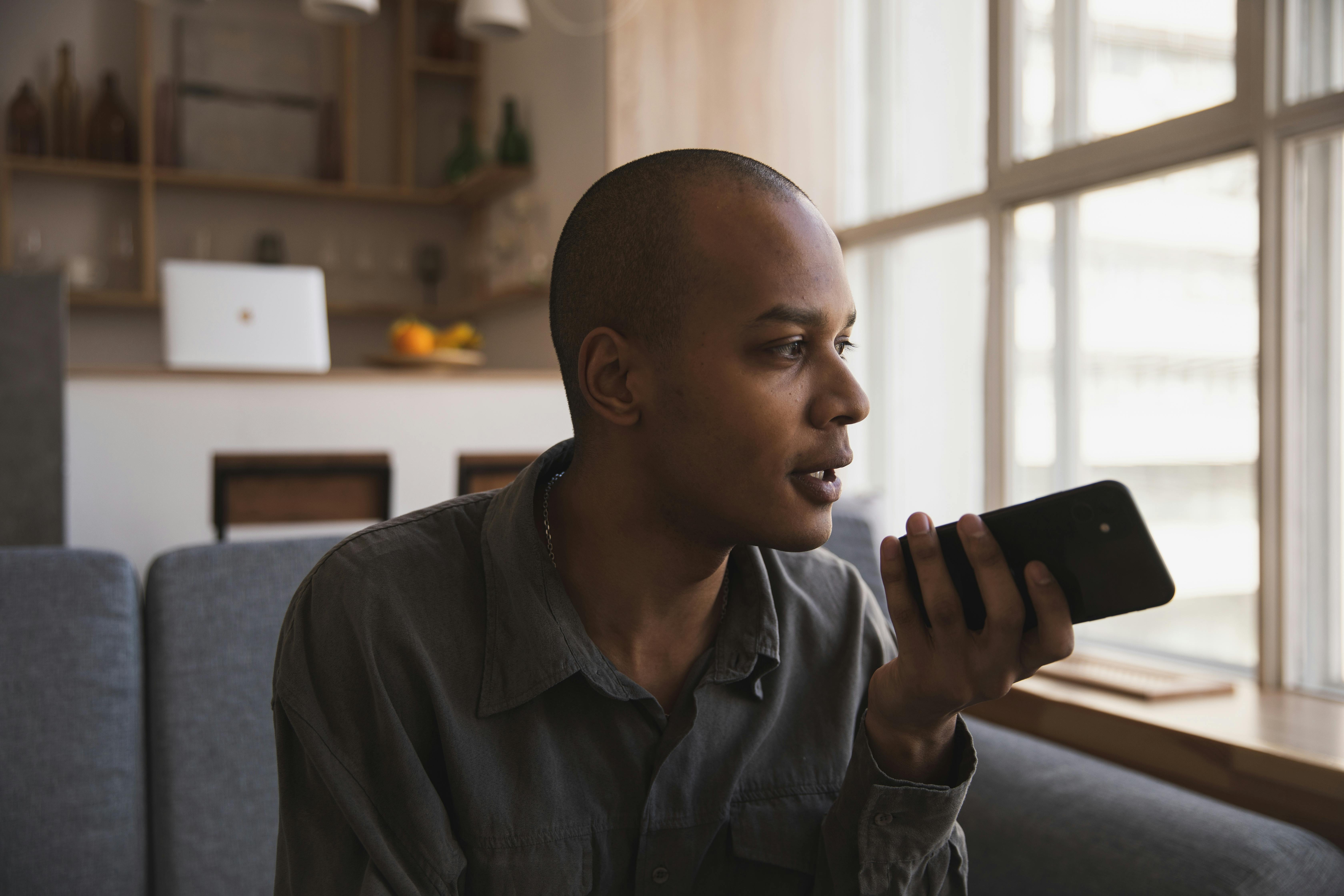 A man talking on his phone's loudspeaker | Source: Pexels