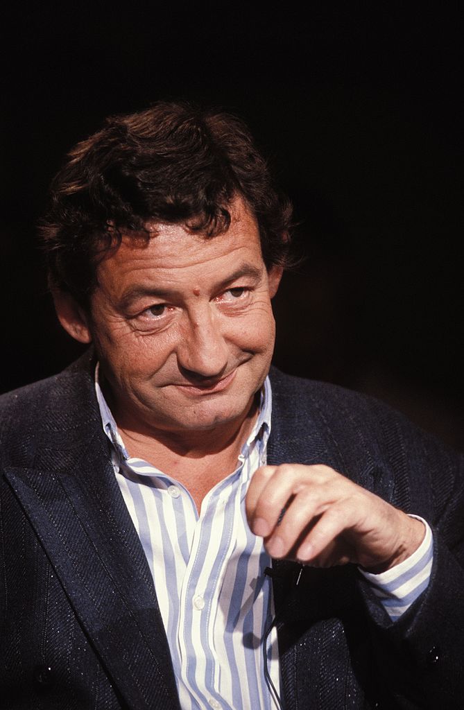 Pierre Desproges souriant. | Photo : Getty Images