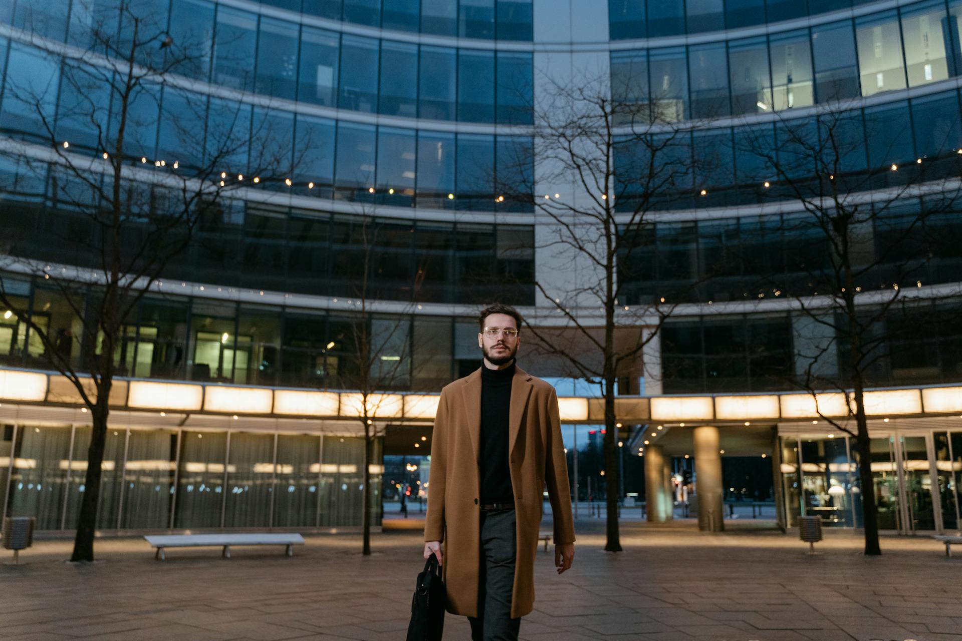 A man walking while carrying a briefcase | Source: Pexels