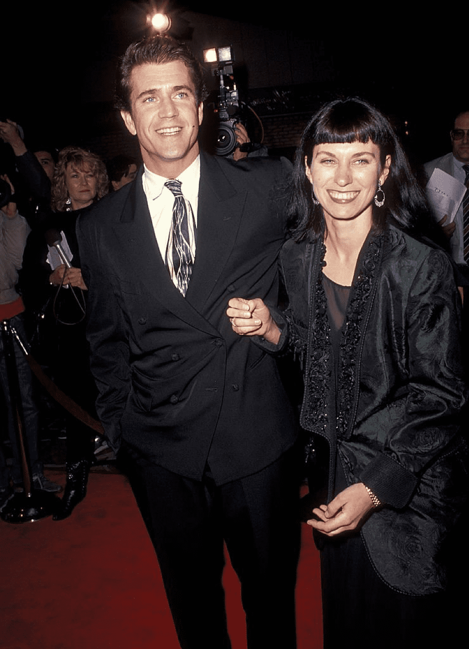Mel Gibson und Robyn Moore bei der "Hamlet" Westwood Premiere am 18.12.90 | Quelle: Getty Images