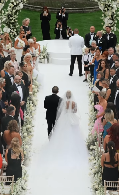 Guests at Terry Kavanagh and Erin McGregor's wedding at Cashel Palace Hotel on August 17, 2024 | Source: Instagram/odicci_films