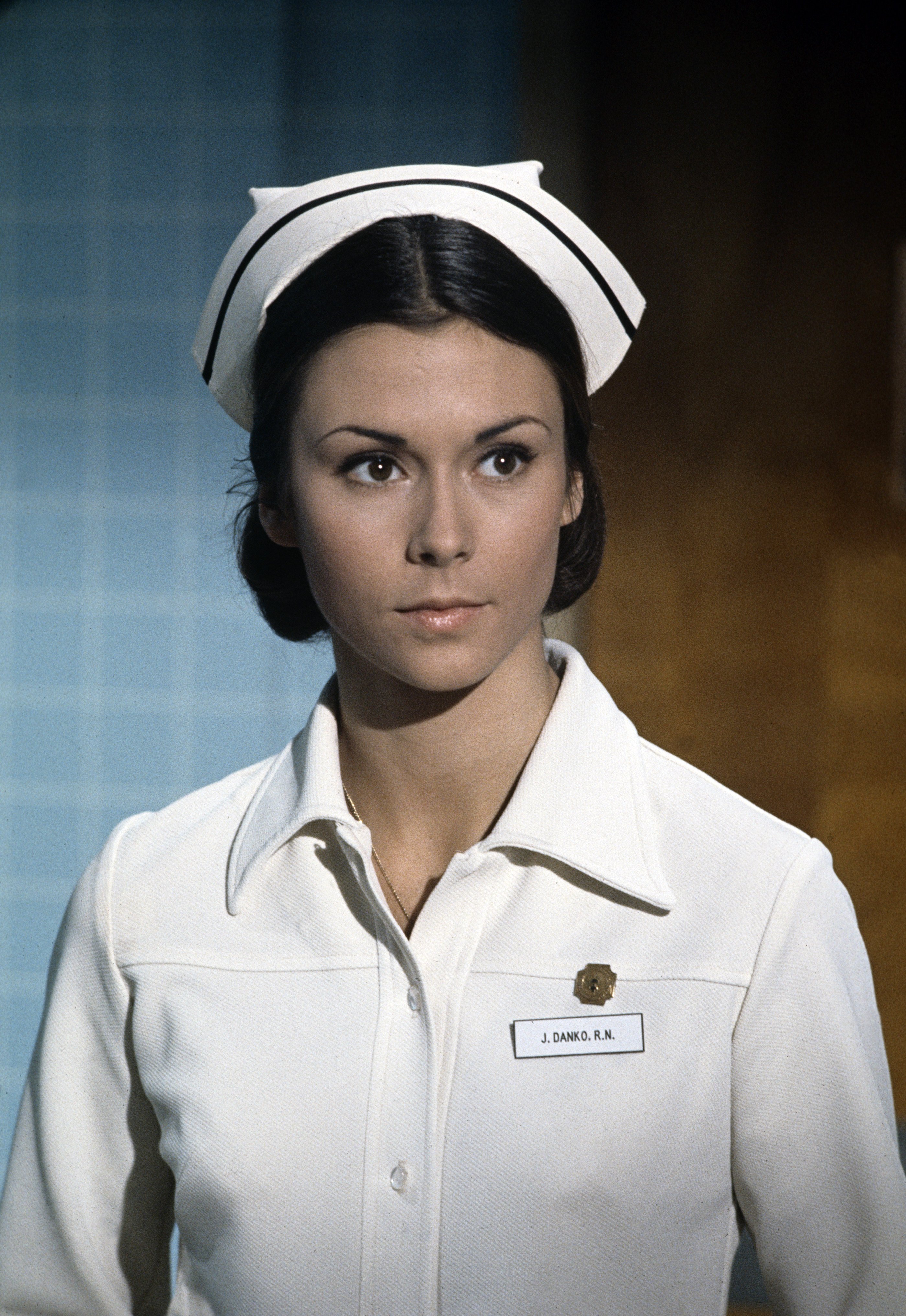  Kate Jackson as a nurse on the set of "The Rookie" on August 1, 1972. | Source: Getty Images