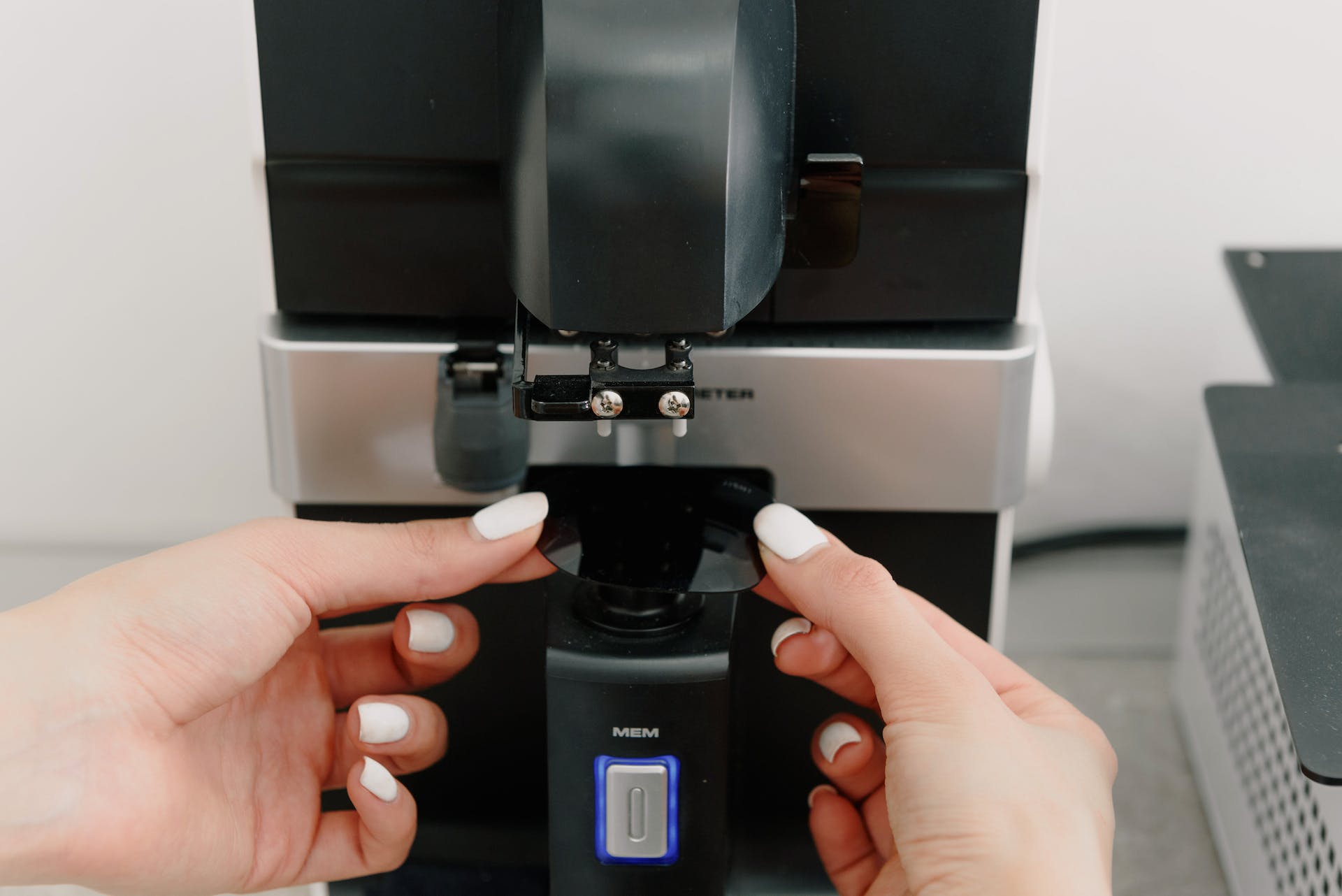 Person using a coffee machine | Source: Pexels