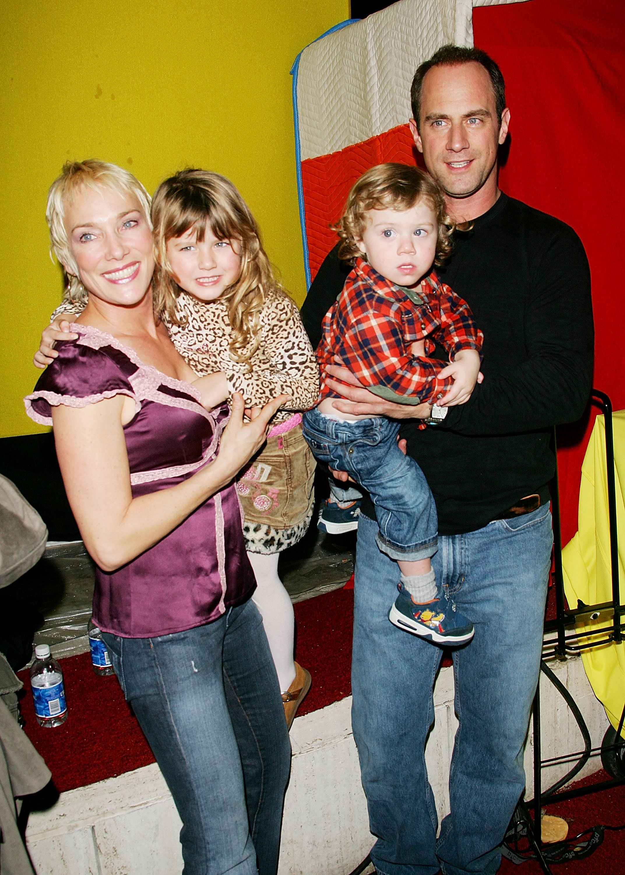 Chris Meloni, Sherman Williams, Sophia Meloni, and Dante Meloni at Damrosch Park, Lincoln Center November 04, 2005 in New York City | Source: Getty Images