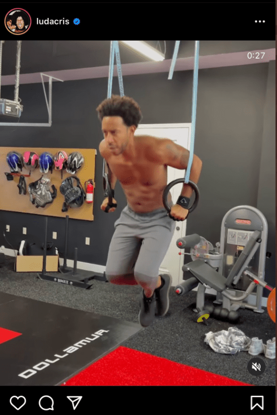 Rapper and actor Ludacris showing off his chiseled body during a workout routine. | Photo: Instagram.com/ludacris