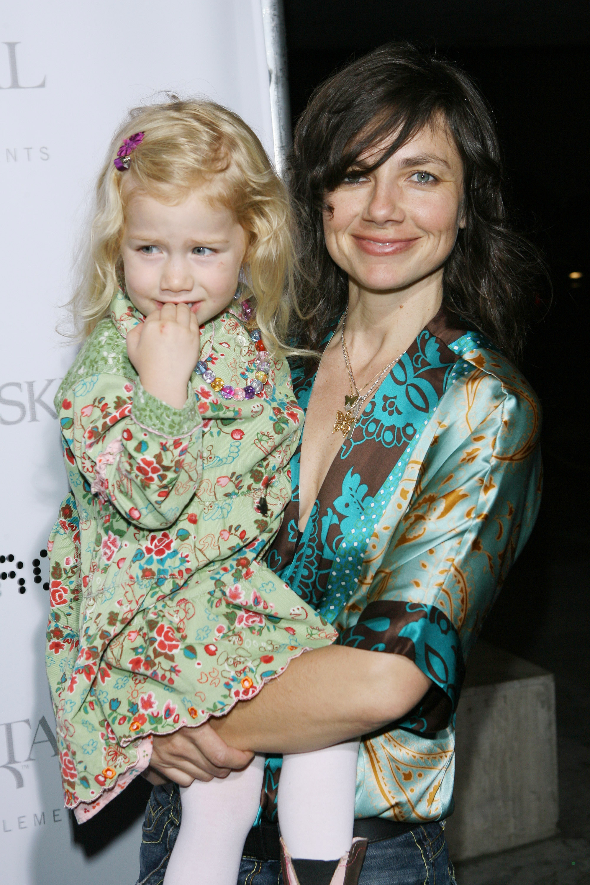 Justine Bateman and Gianetta in Beverly Hills, California, 2007 | Source: Getty Images