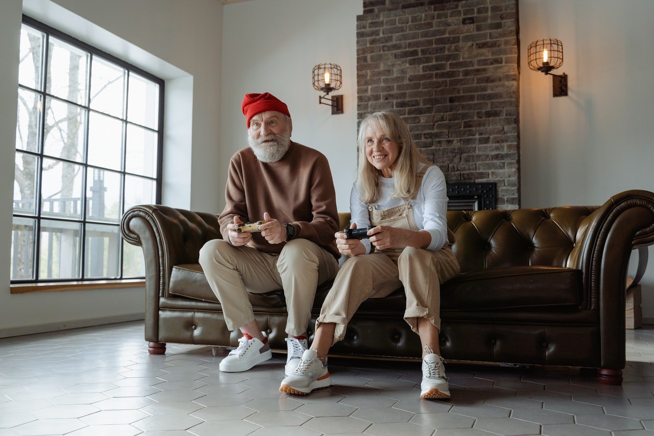 A senior couple playing a video game at home | Source: Pexels