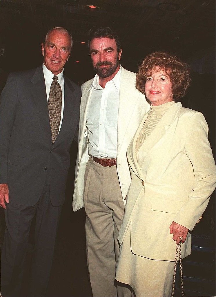 Tom Selleck with his parents, Martha and Robert Dean Selleck at a benefit function in 1996 | Source: Getty Images