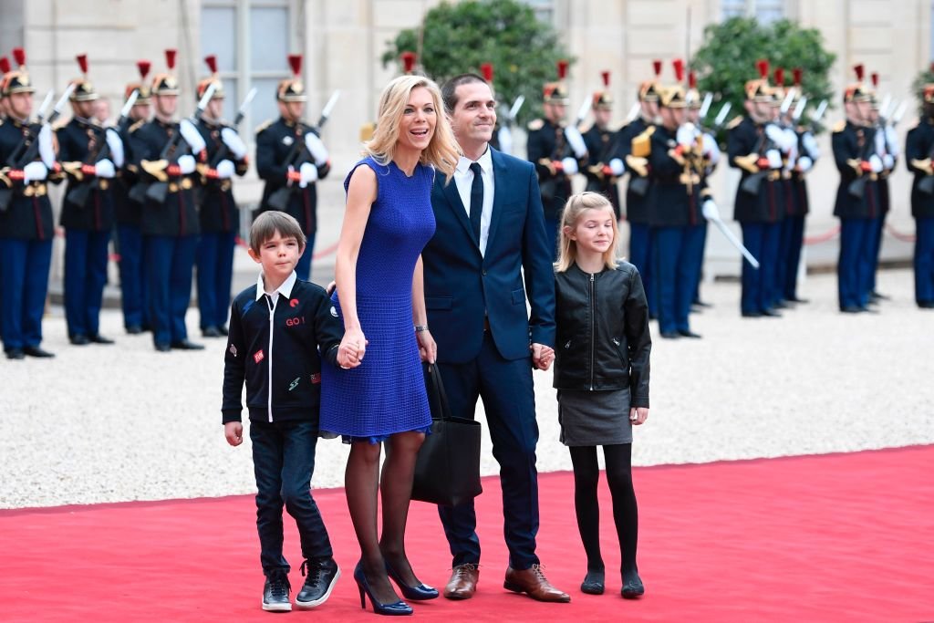 Laurence Auziere-Jourdan, la belle-fille d'Emmanuel Macron, son mari Guillaume Jourdan et leurs enfants, le 14 mai , 2017 à Paris, France. | Photo : Getty Images