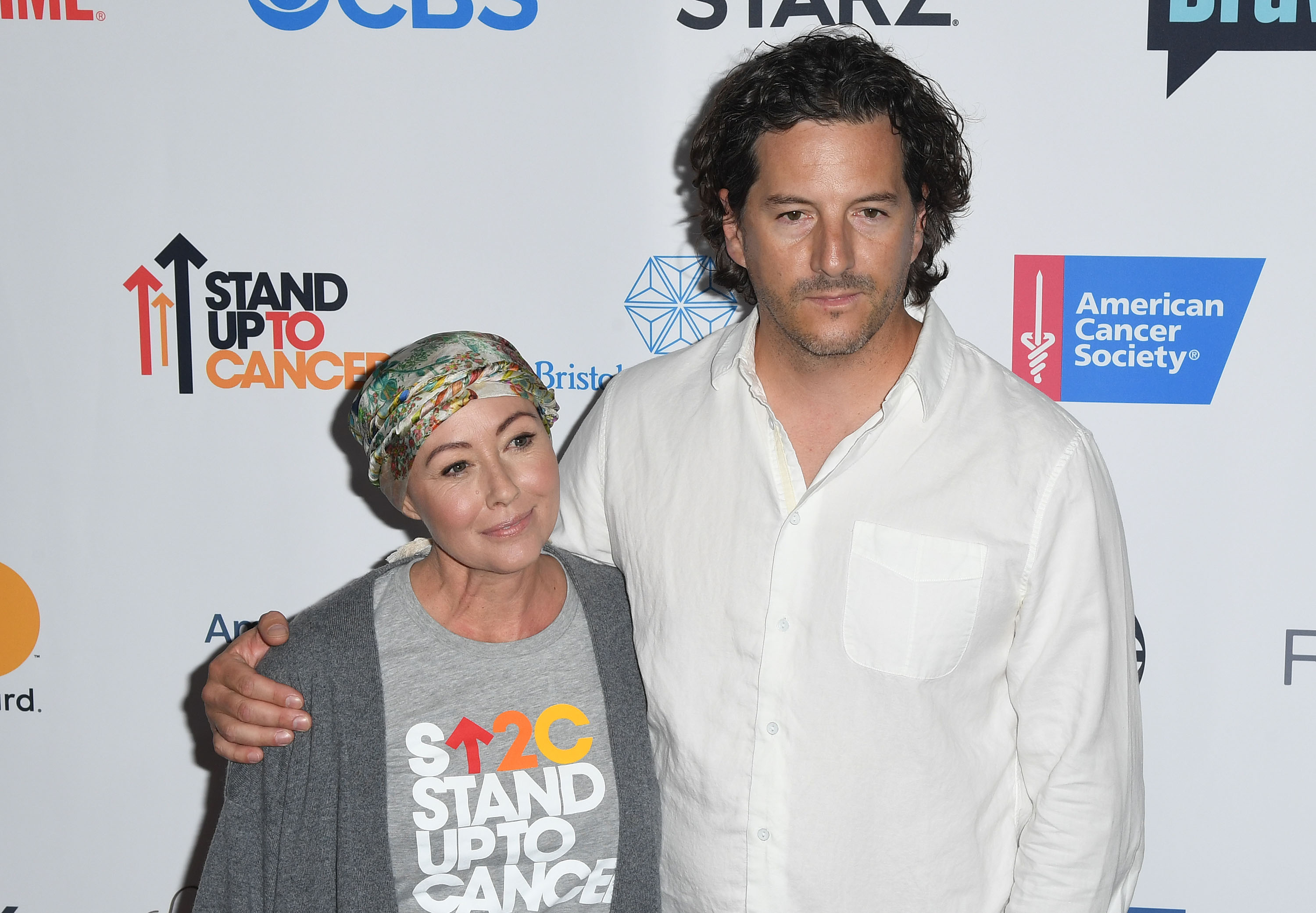 Shannen Doherty and producer Kurt Iswarienko attend Stand Up To Cancer 2016 at Walt Disney Concert Hall, on September 9, 2016, in Los Angeles, California. | Source: Getty Images