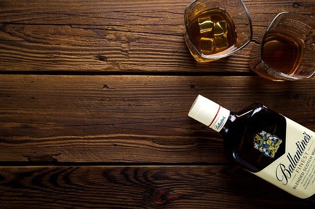 A wine bottle and wine glass | Photo: Pixabay