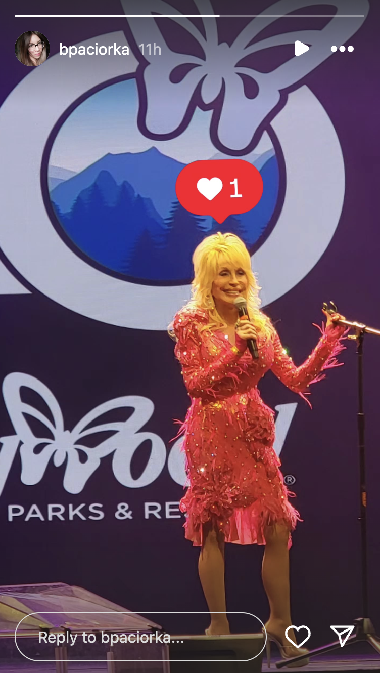 Dolly Patron surprises fans on stage at Dollywood Amusement Park 40th season opening ceremony on March 14, 2025 | Source: Instagram/bpaciorka