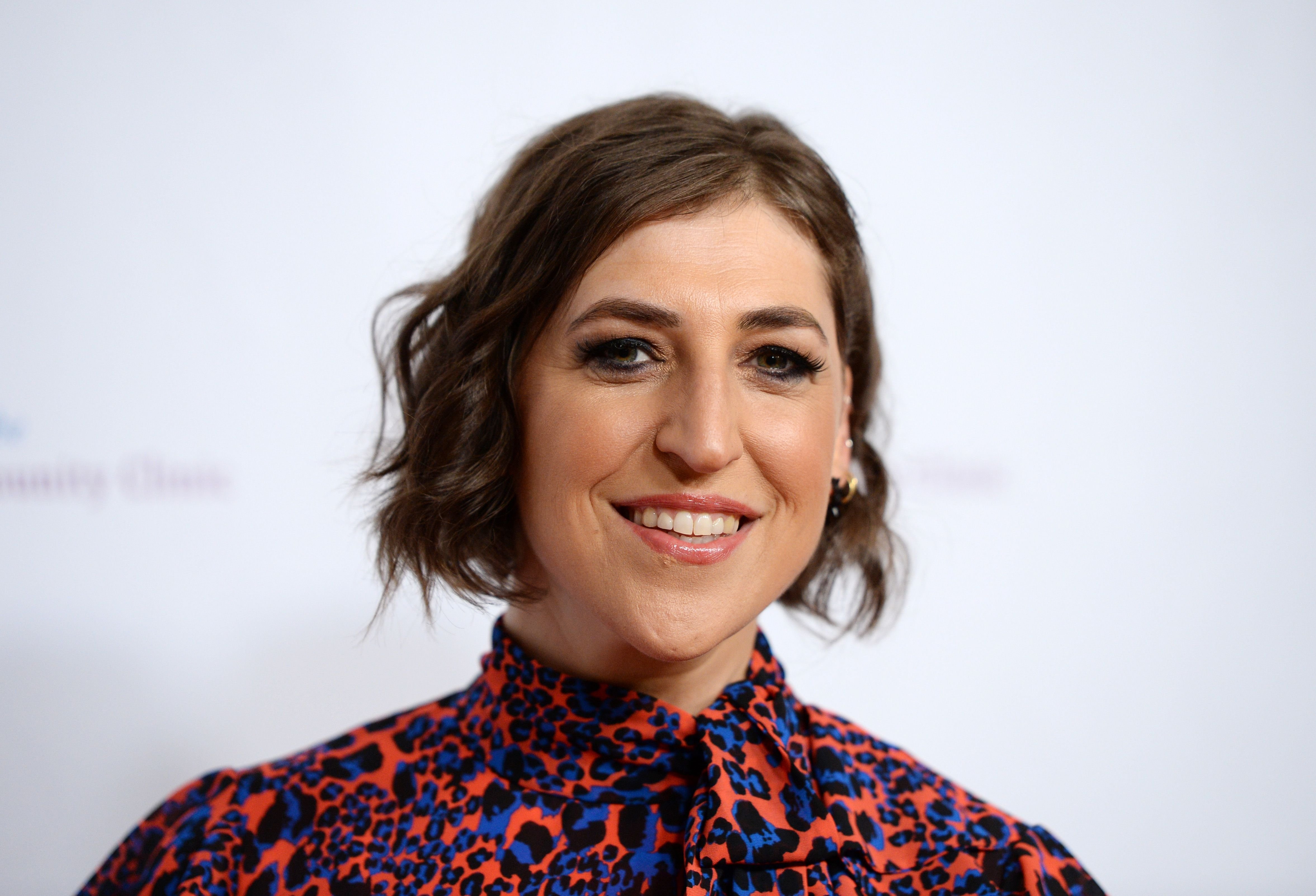 Mayim Bialik at the Saban Community Clinic's 43rd Annual Dinner Gala at The Beverly Hilton Hotel on November 18, 2019 in Beverly Hills, California. | Photo: Getty Images