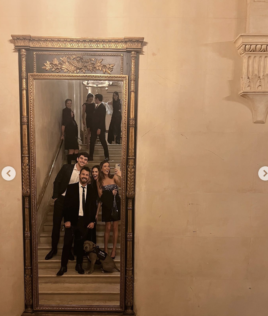 Justin Theroux and Nicole Bloom appearing in a mirror selfie with company at her sister's wedding in 2024. | Source: Instagram/n.brydonbloom