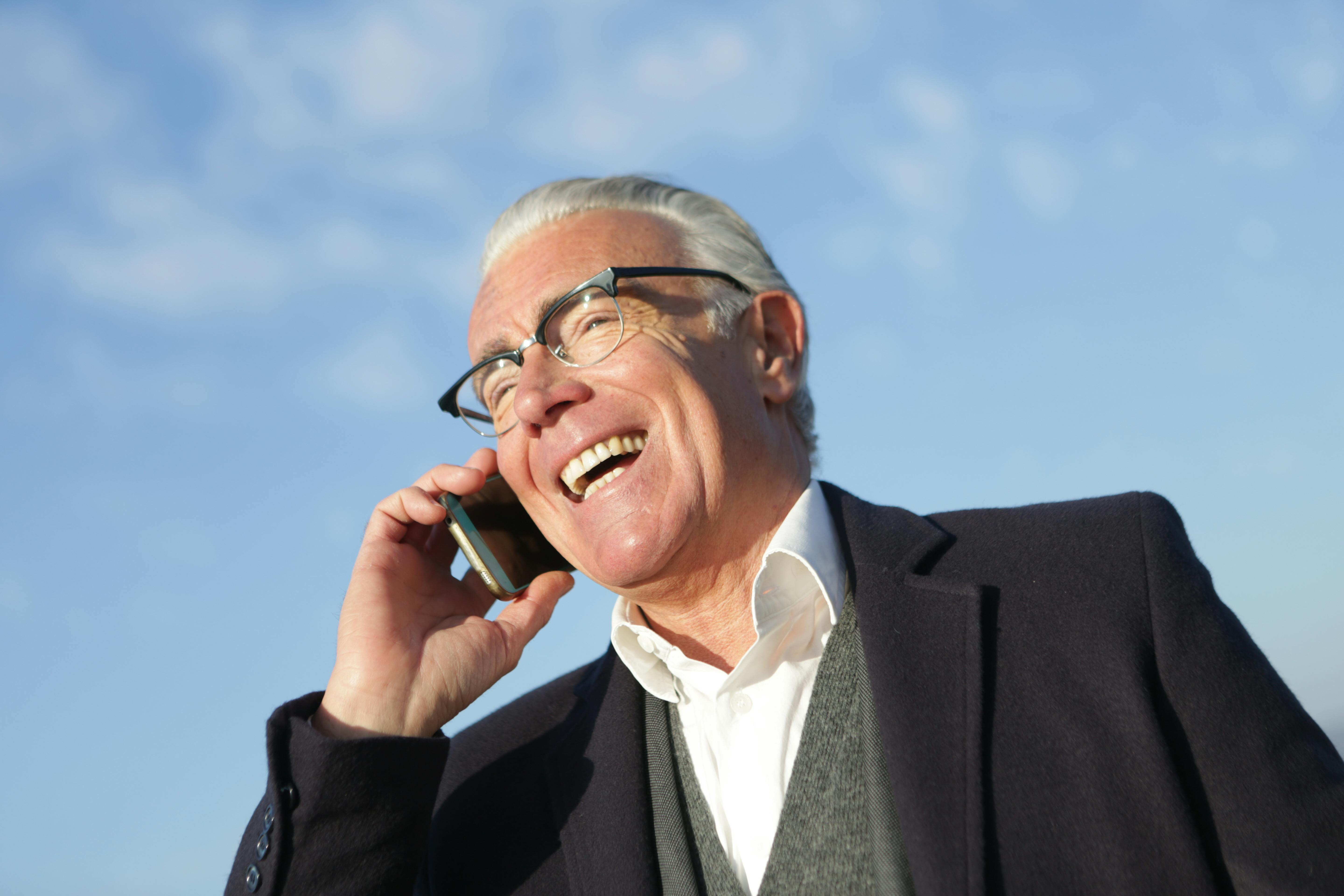 A happy older man on the phone | Source: Pexels