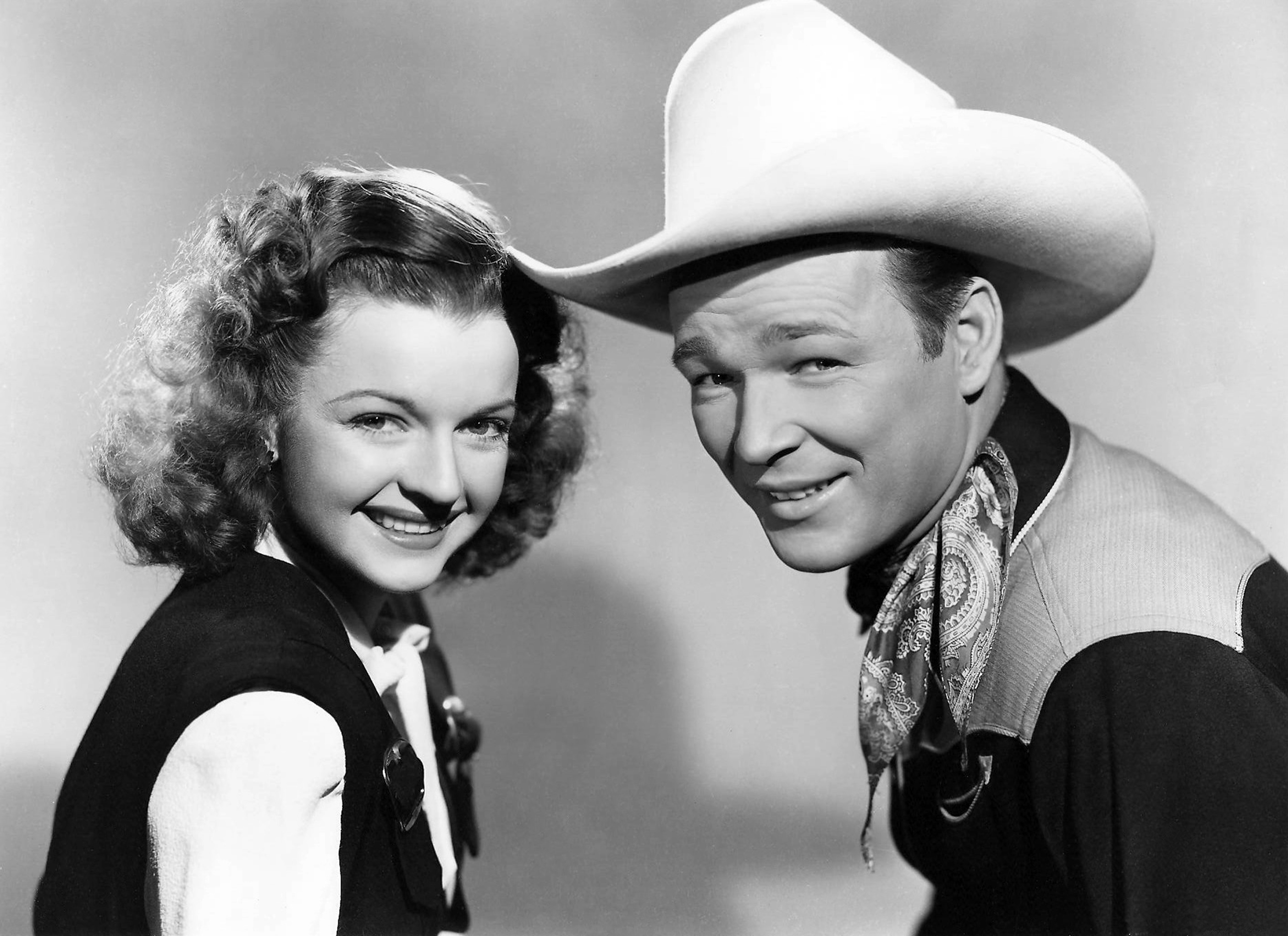 Roy Rogers and Dale Evans on the set of  "The Yellow Rose of Texas" in 1944. | Source: Getty Images 