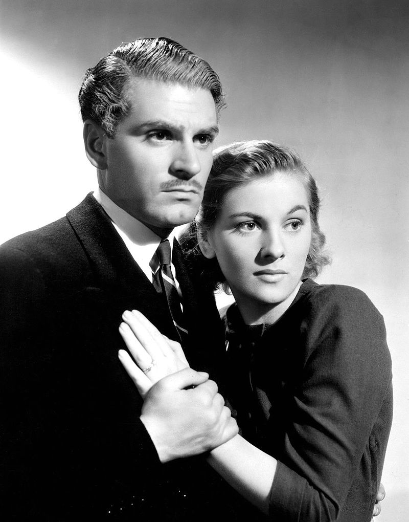 Laurence Olivier and Joan Fontaine in  Alfred Hitchcock's 1940 film "Rebecca" | Source: Wikimedia