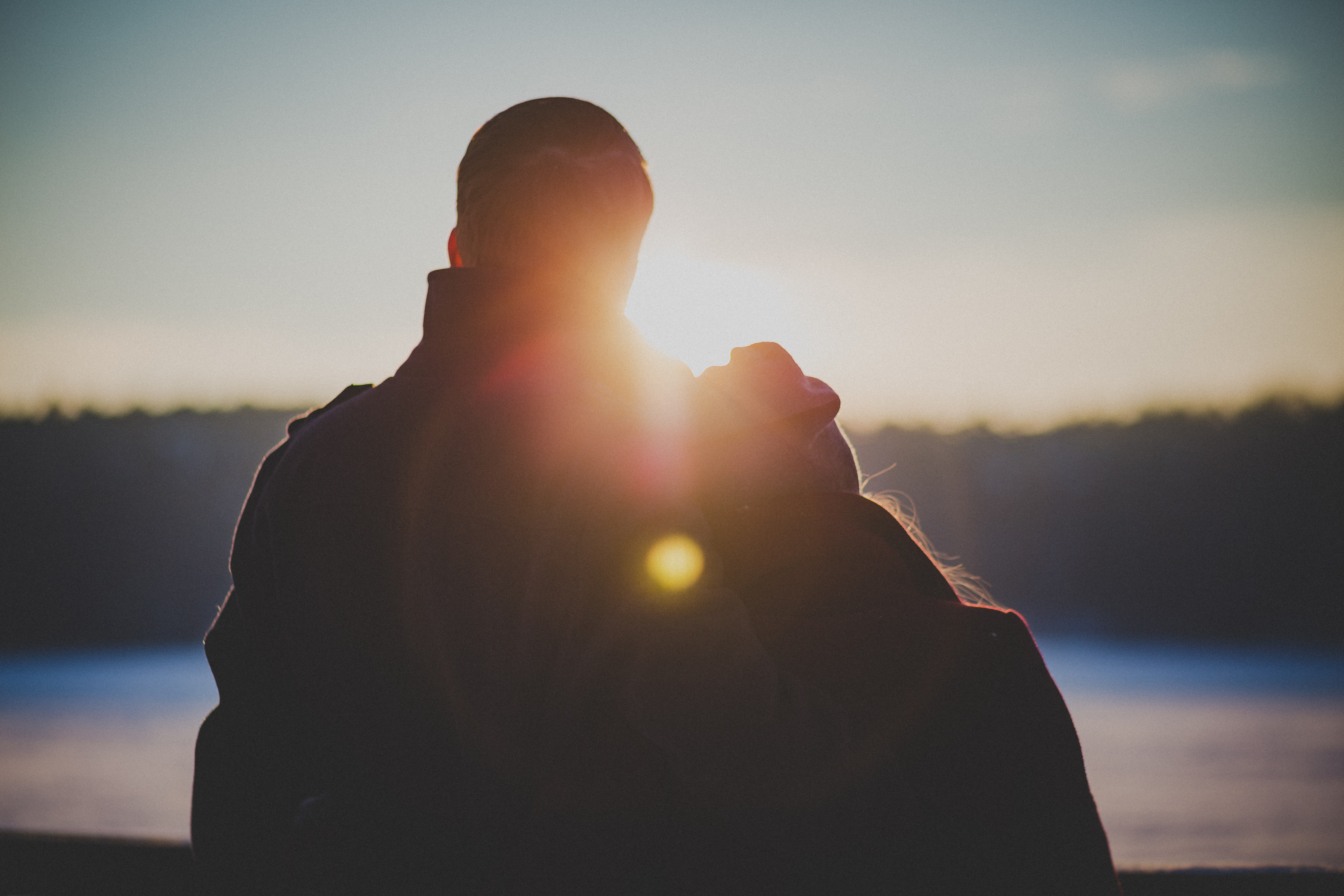 A couple watching the sunset. | Source: Pexels