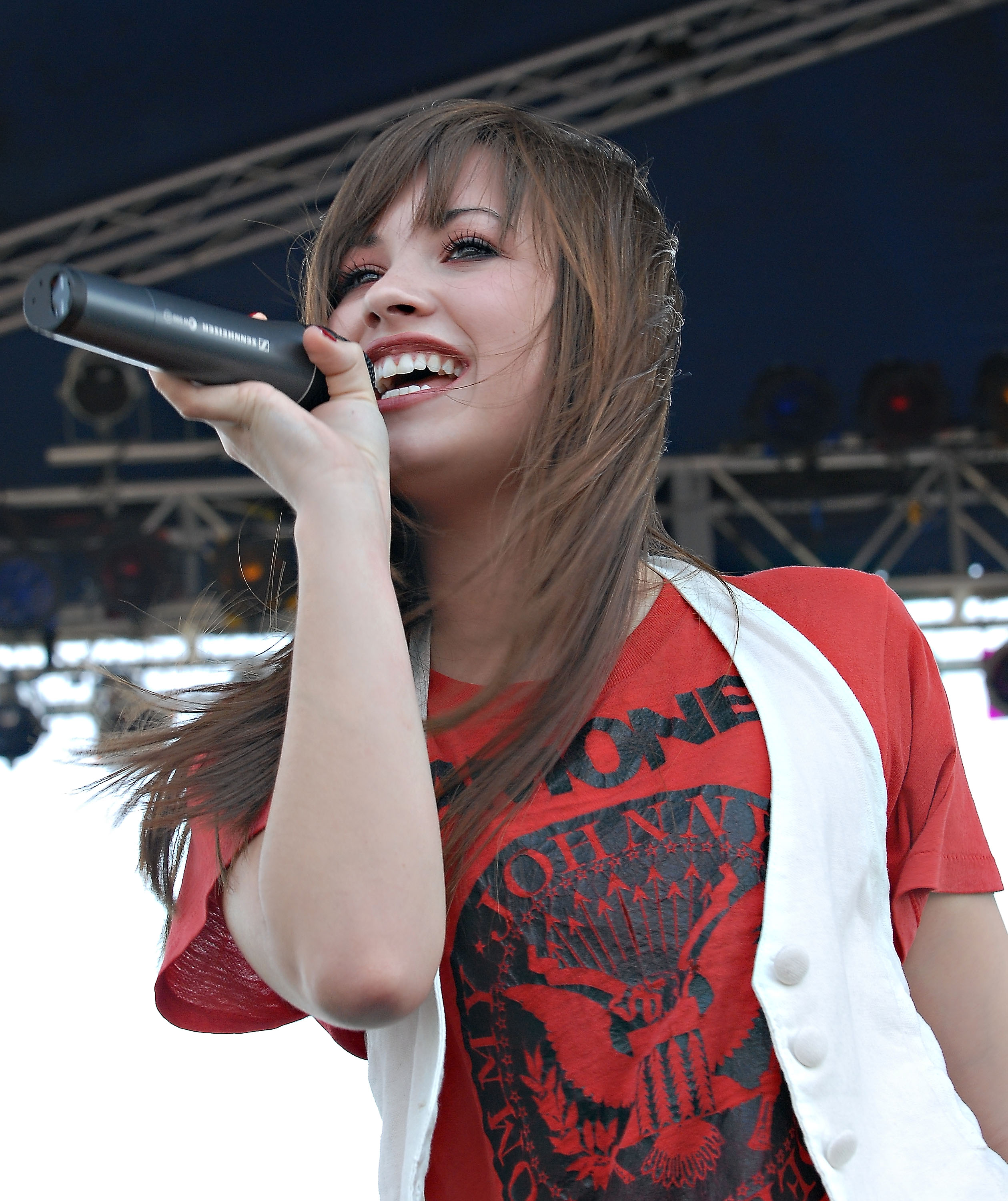 The former child star performs at the Quick Chek New Jersey Festival of Ballooning on July 26, 2008 | Source: Getty Images