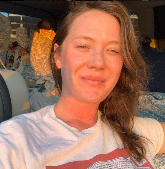 A close-up shot of Elizabeth Hanks, dated April 2019 | Source: Instagram/eahanks