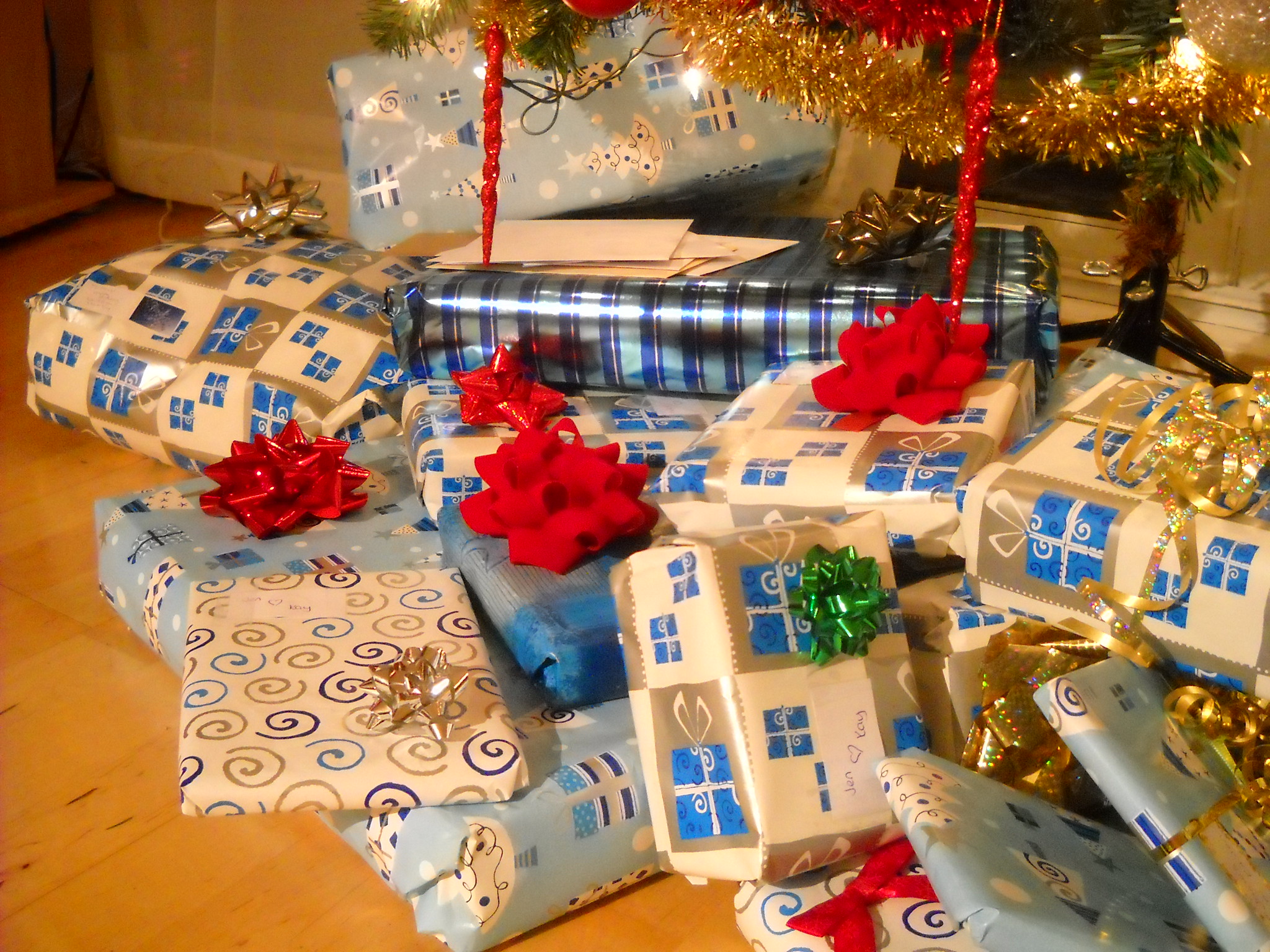 Neatly wrapped Christmas presents | Source: Flickr