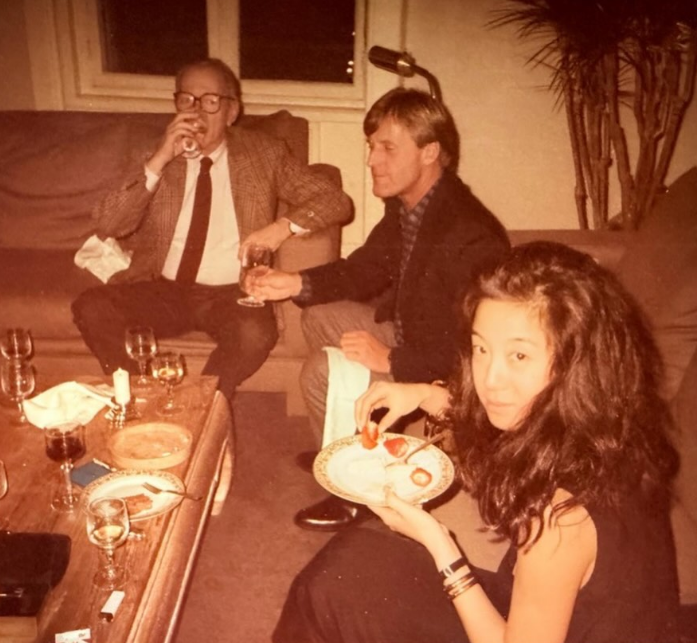 The years of intense dedication resulted in a globally recognized fashion empire that ultimately made her name known around the world. In this photo, she posed with Chez Waring and Peter during a throwback moment around 1985, which was uploaded on May 11, 2026. | Source: Instagram/verawang