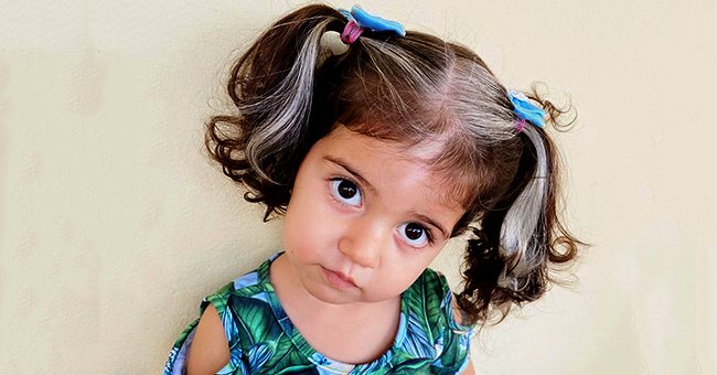 Bebe Cruella Les Reseaux Sociaux Adorent Une Jeune Fille Nee Avec Une Meche Blanche