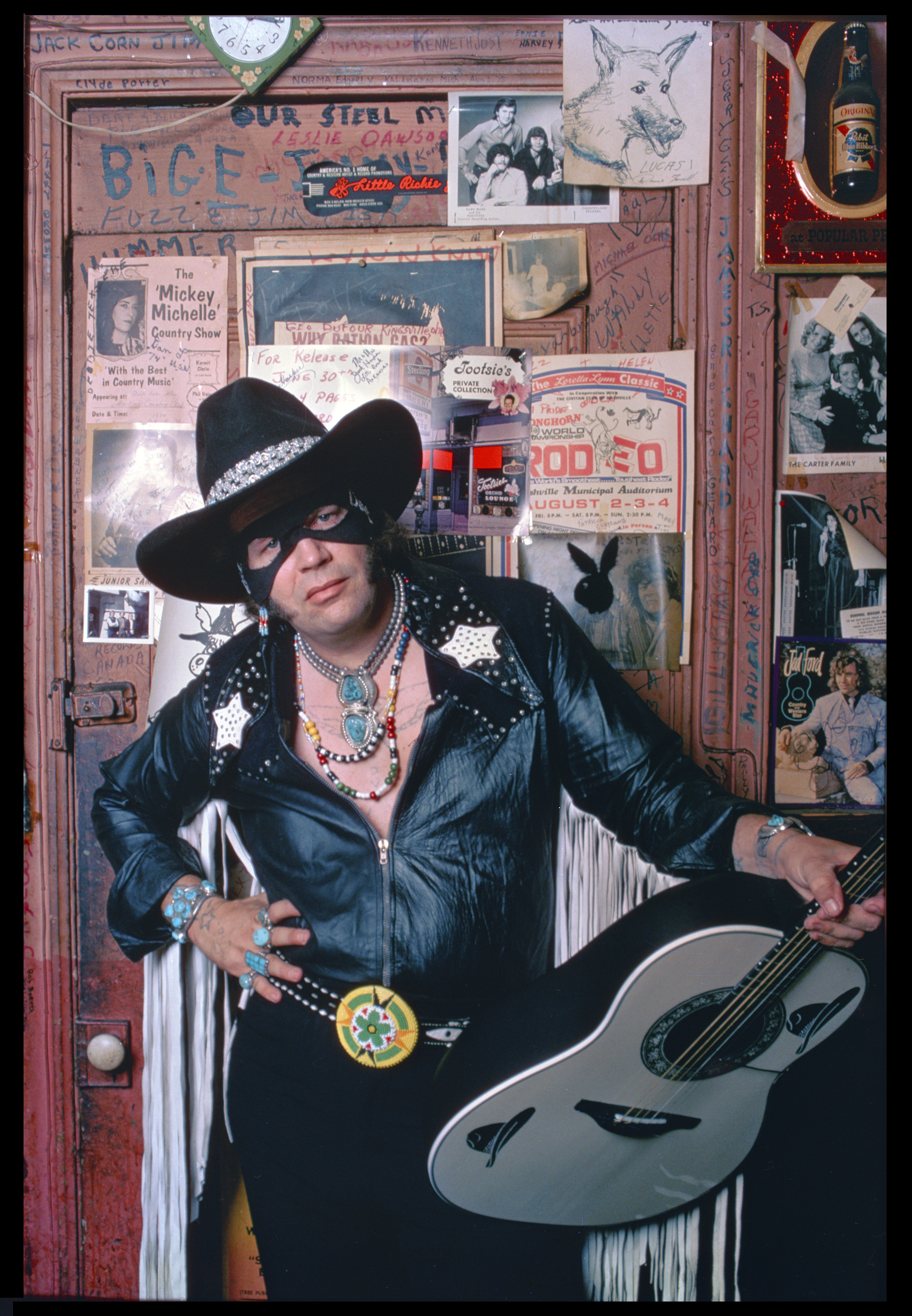 David Allan Coe with guitar dressed as The Mysterious Rhinestone Cowboy for the cover of The New York magazine in August 1975. | Source: Getty Images
