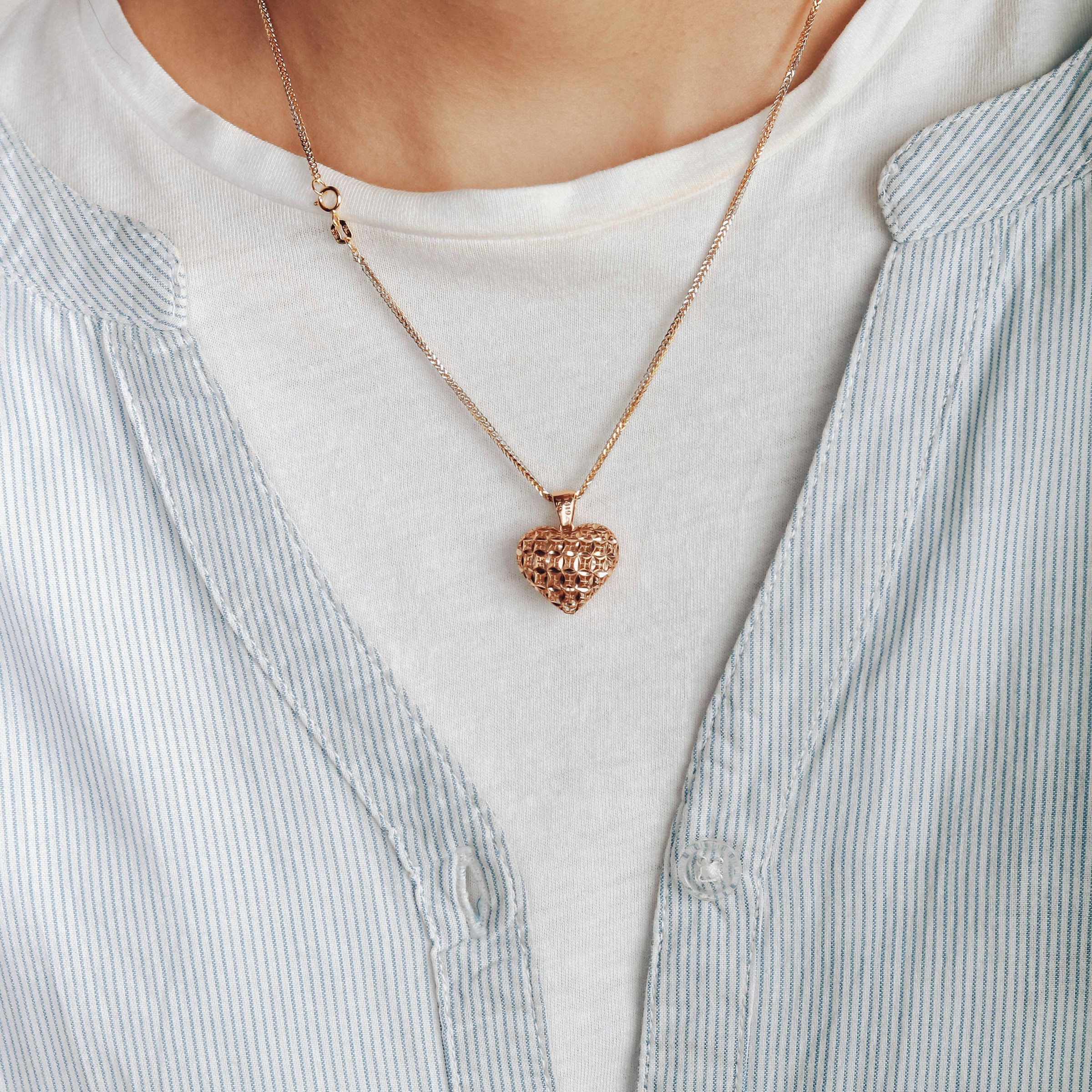 A person wearing a heart-shaped necklace | Source: Unsplash