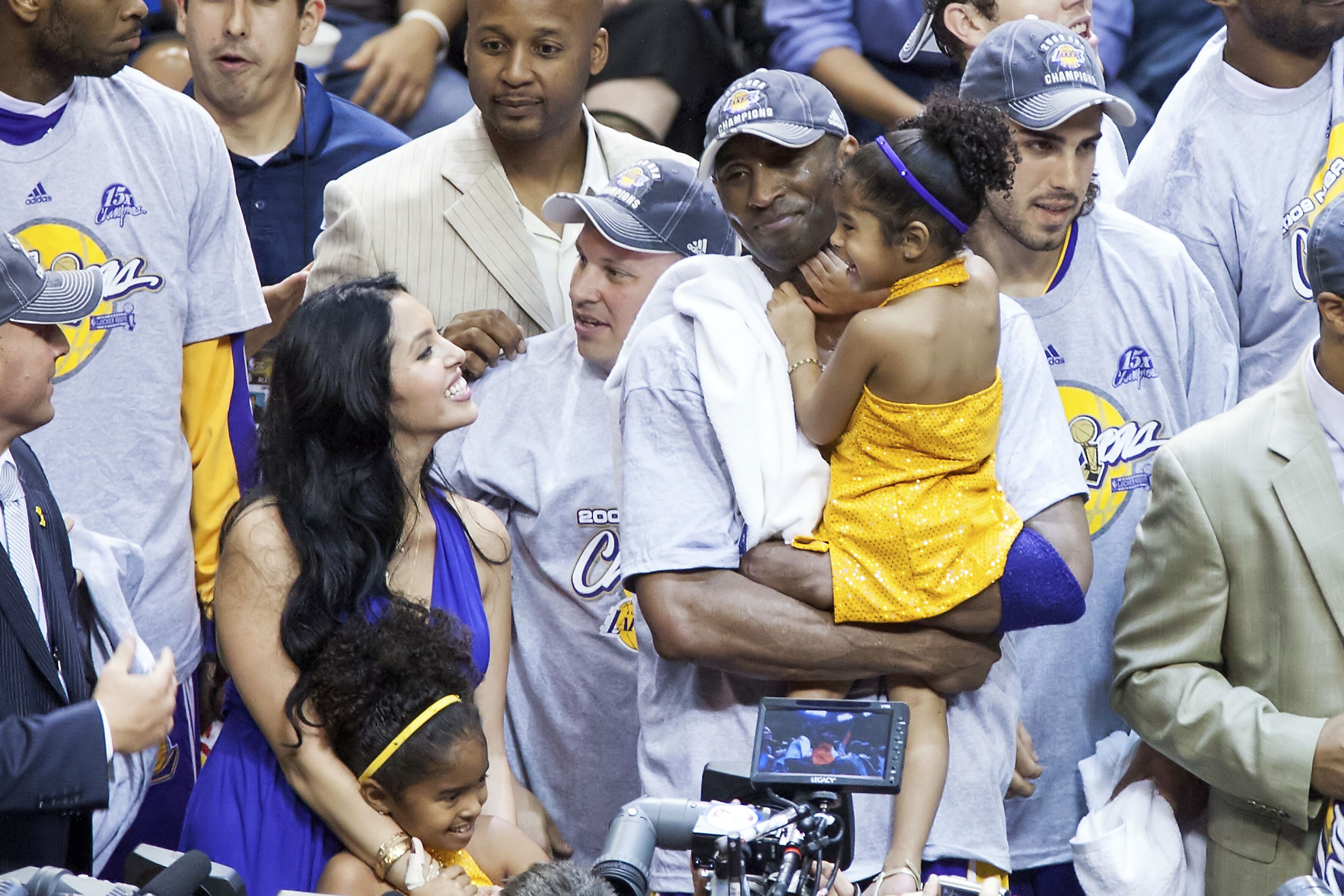 Kobe and Vanessa Bryant celebrate an LA Lakers championship with their daughters Natalia and Gianna | Source: Getty Images