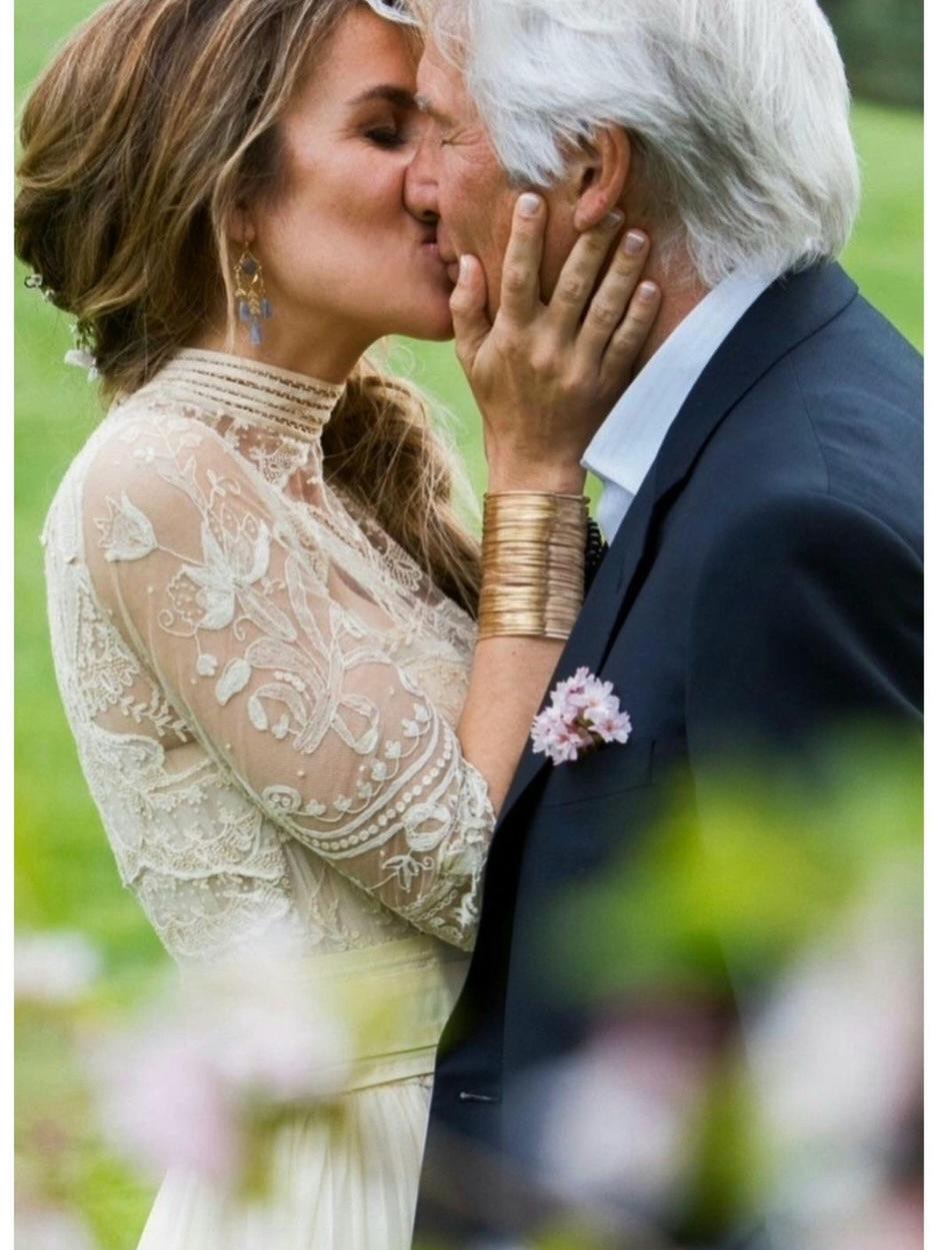Alejandra Silva and Richard Gere, from a post dated May 5, 2026 | Source: Facebook/alejandrasilvaoficial