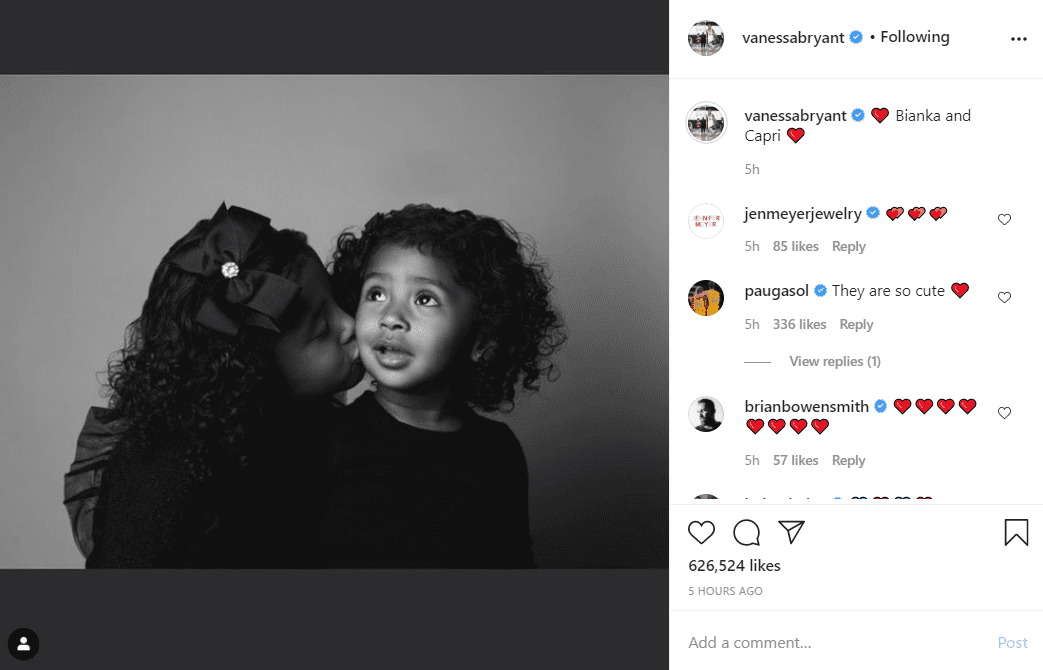 A monochrome picture of Bianka Bryant kissing her sister Capri on the cheek. | Photo: Instagram/Vanessabryant