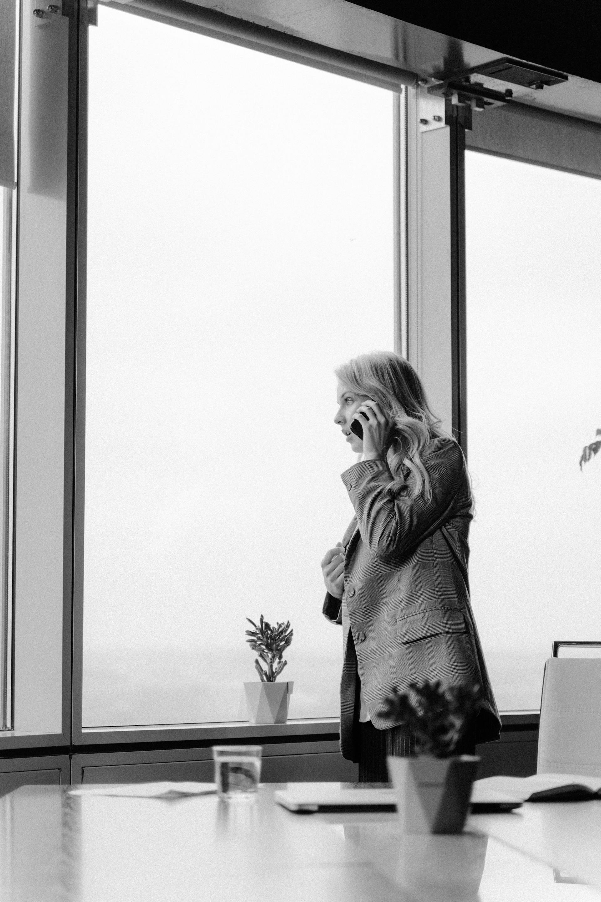 Grayscale shot of a woman talking on the phone | Source: Pexels