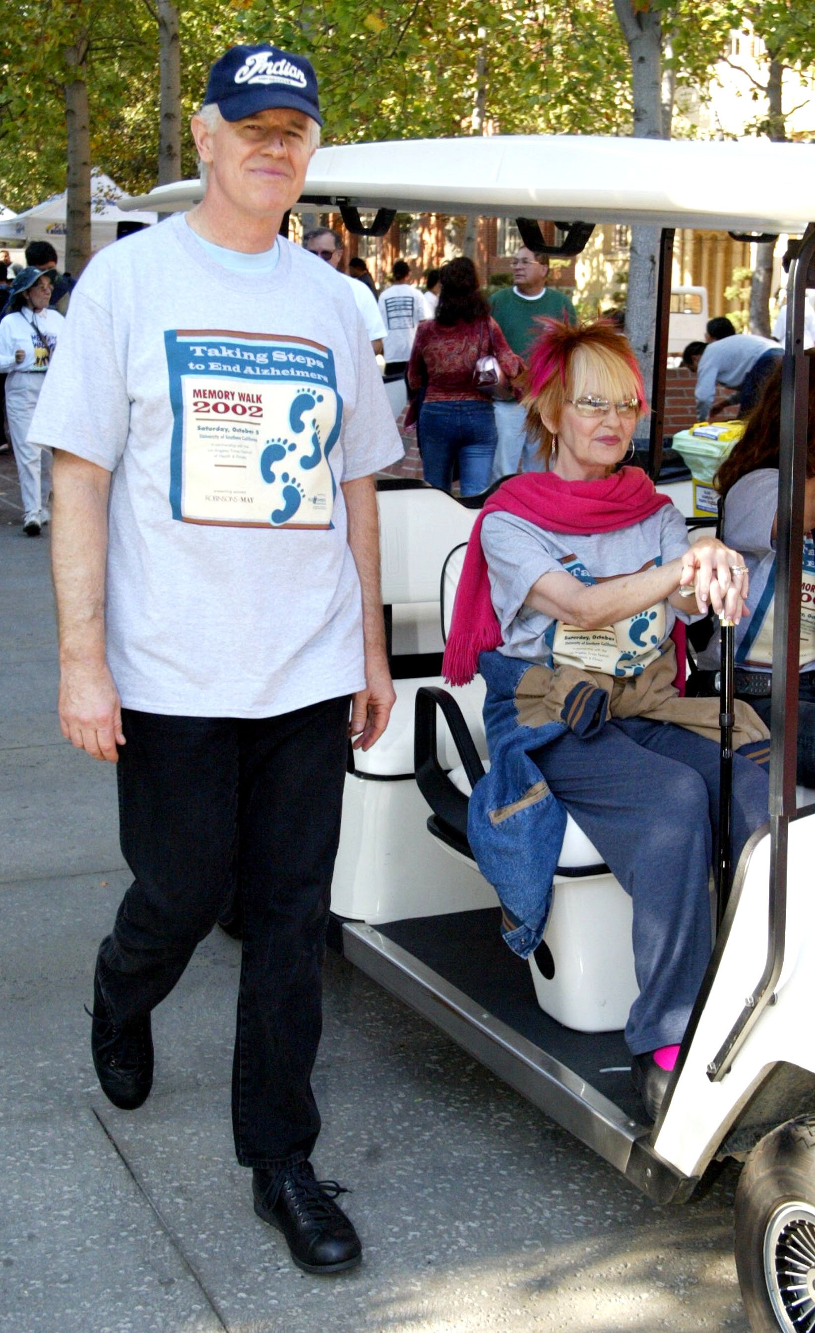 Mike Farrell and Shelley Fabares at the 10th annual Memory Walk to benefit the Alzheimer's Association on October 5, 2002 | Source: Getty Images