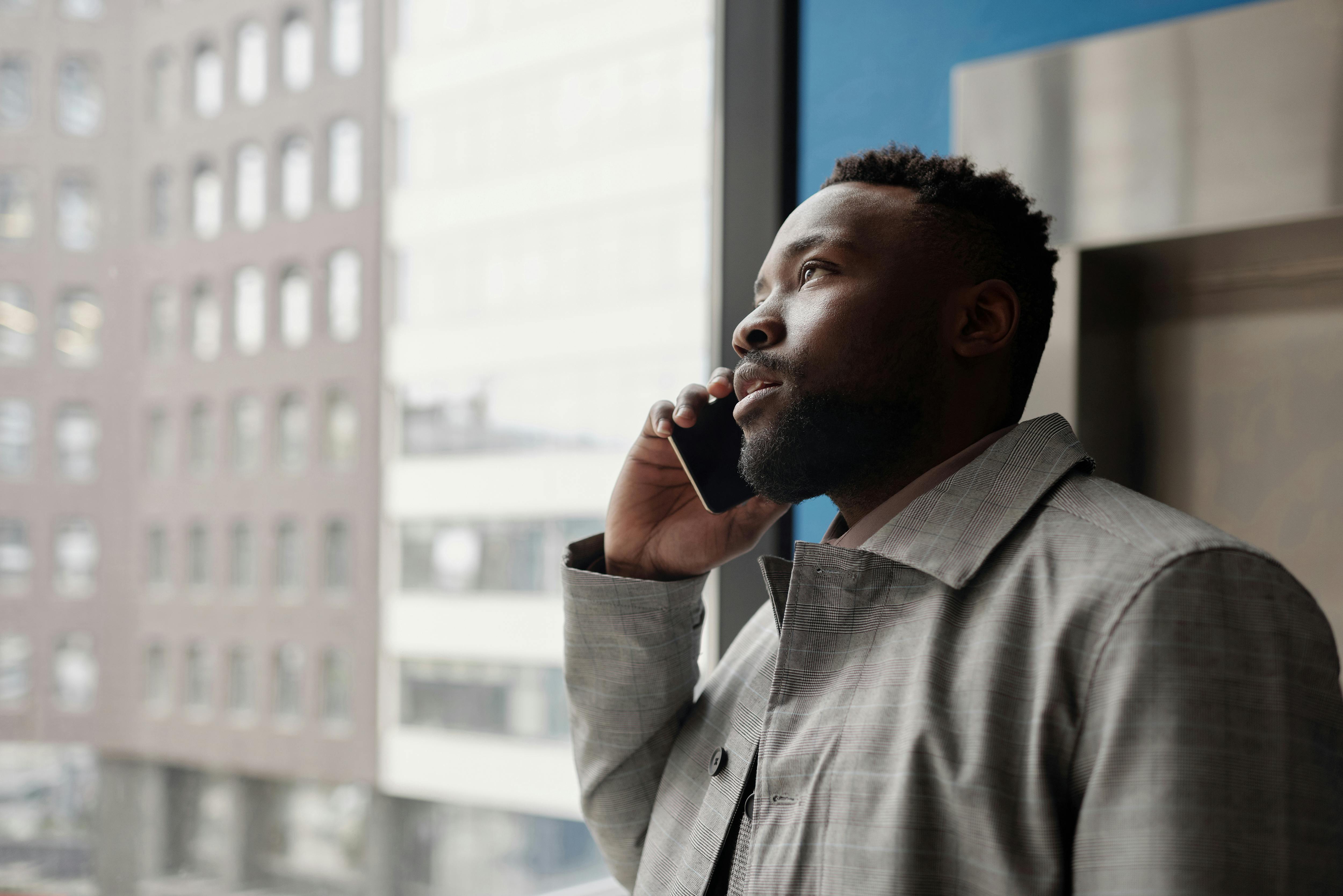 A person making a call | Source: Pexels