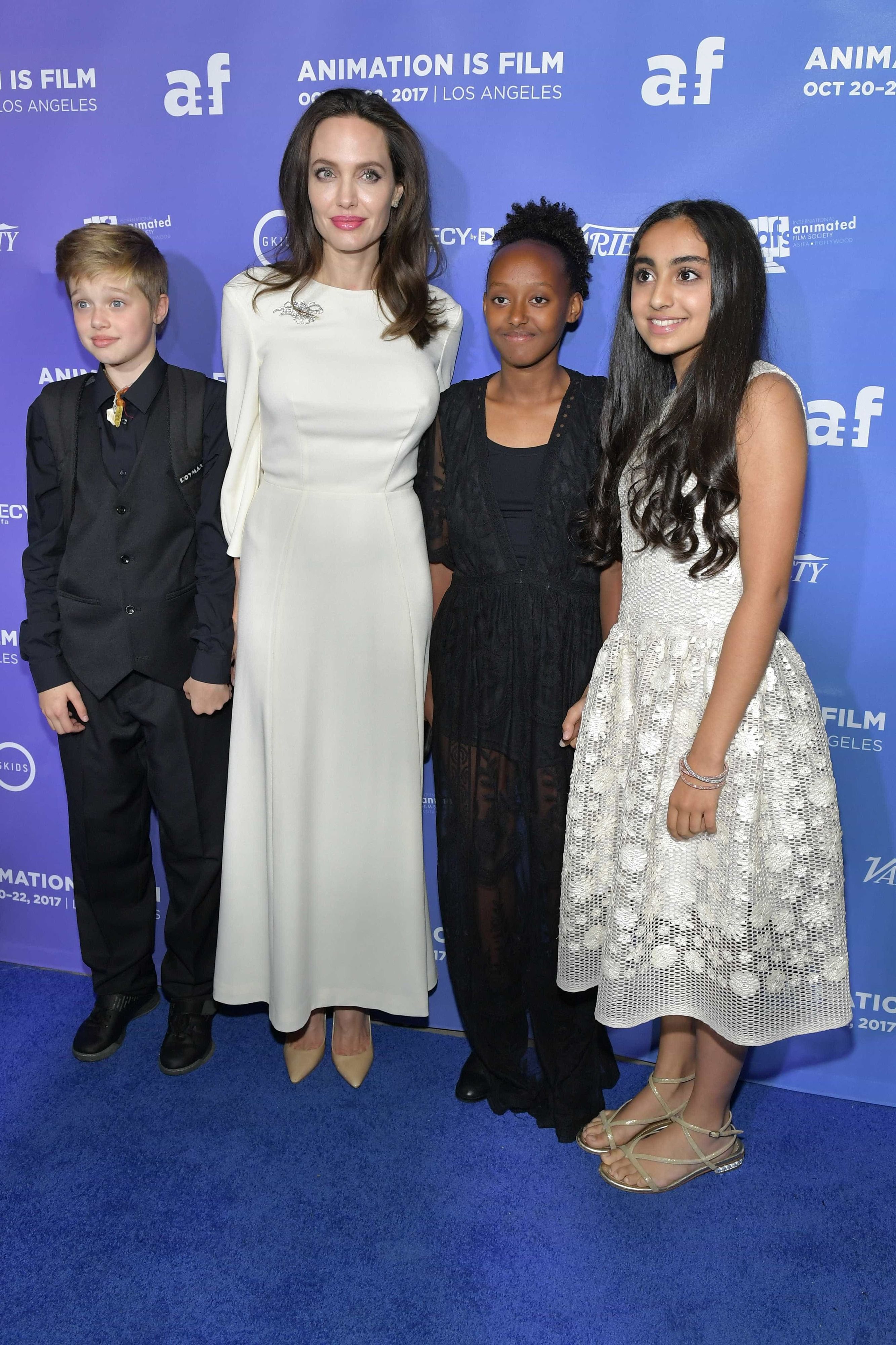 Angelina Jolie and children Shiloh, Saara, and Zahara Marley Jolie-Pitt on October 20, 2017 in Hollywood, California. | Photo: Getty Images